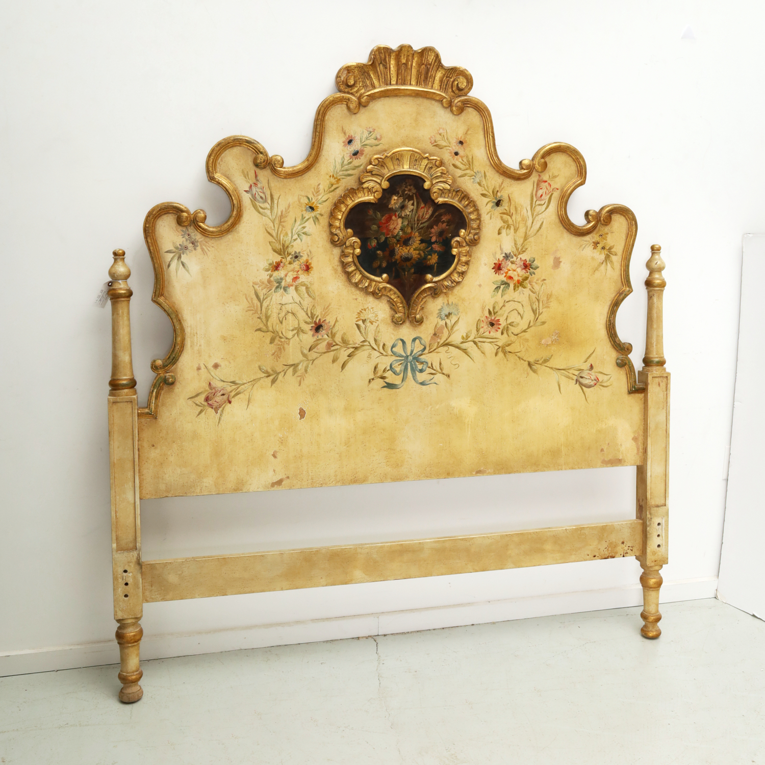 VENETIAN ROCOCO STYLE CARVED & PAINTED