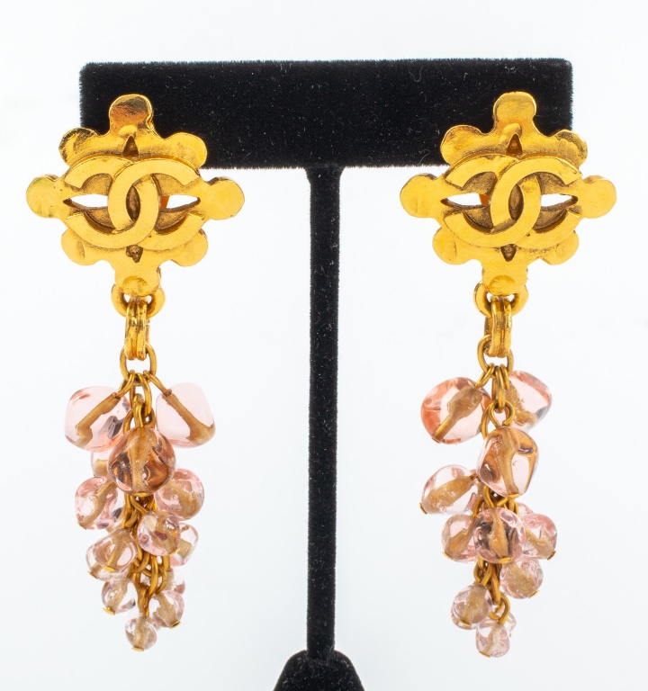 CHANEL GOLD TONE PINK GLASS EARRING 361a9f