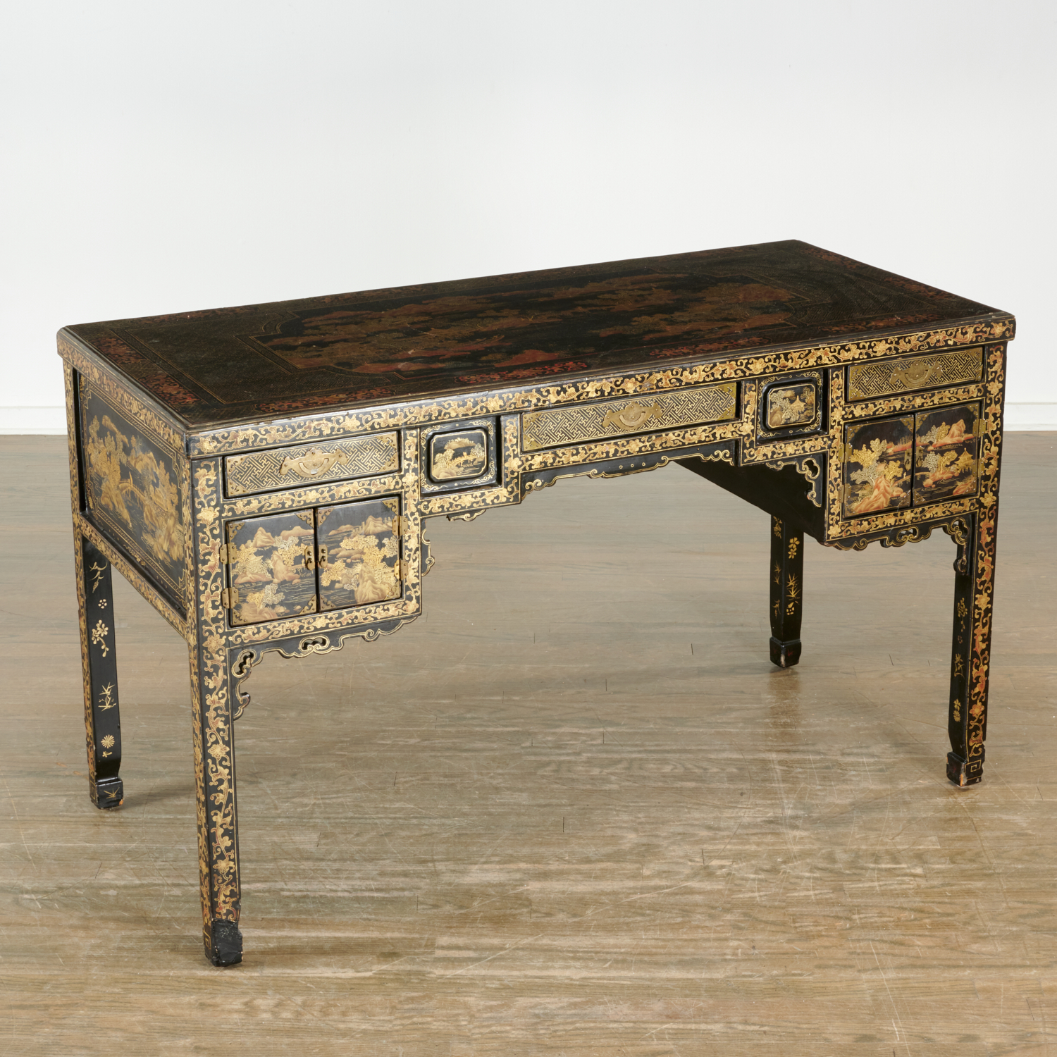 CHINESE EXPORT GILT BLACK LACQUER