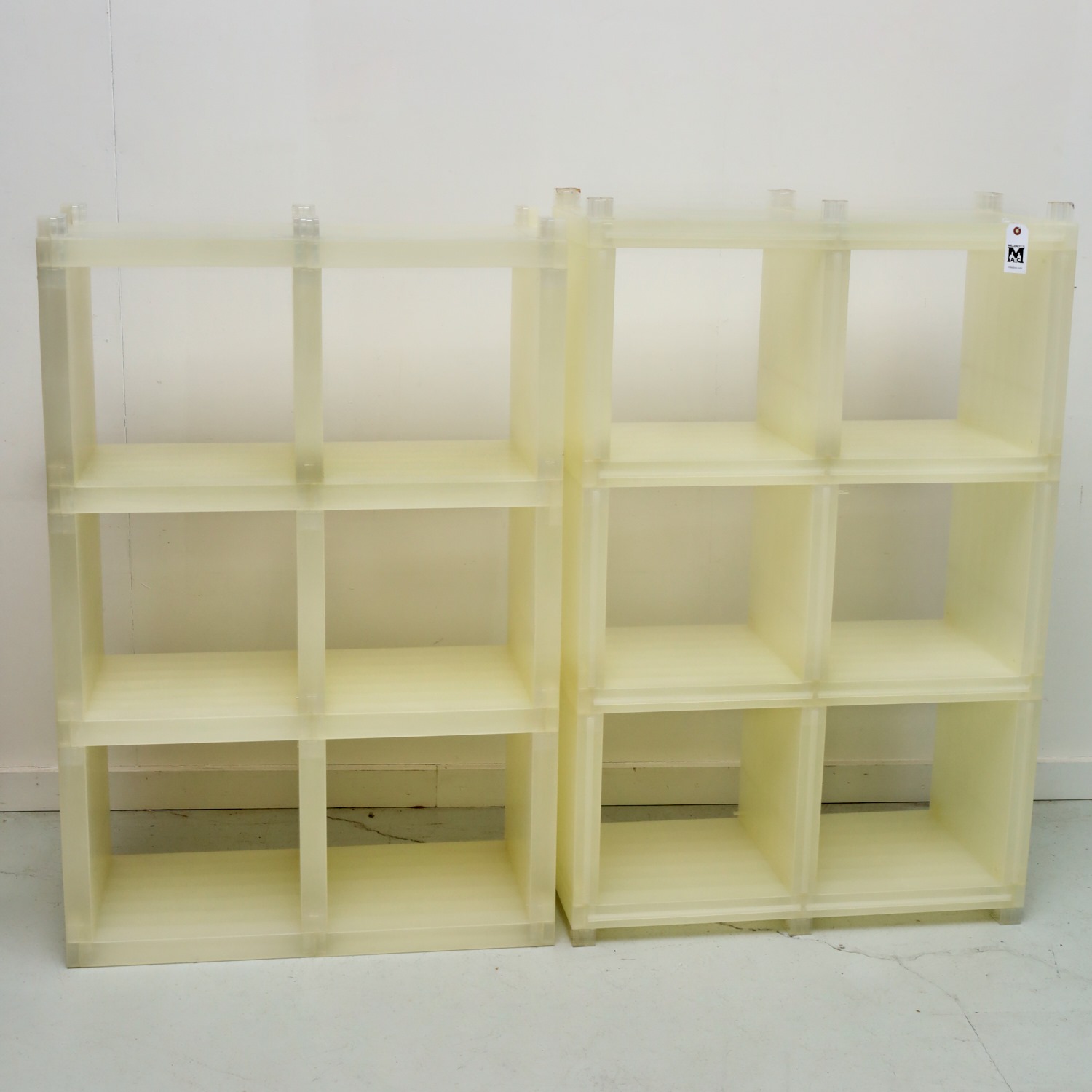  2 CUBITEC COMPOSABLE SHELVING 361d79