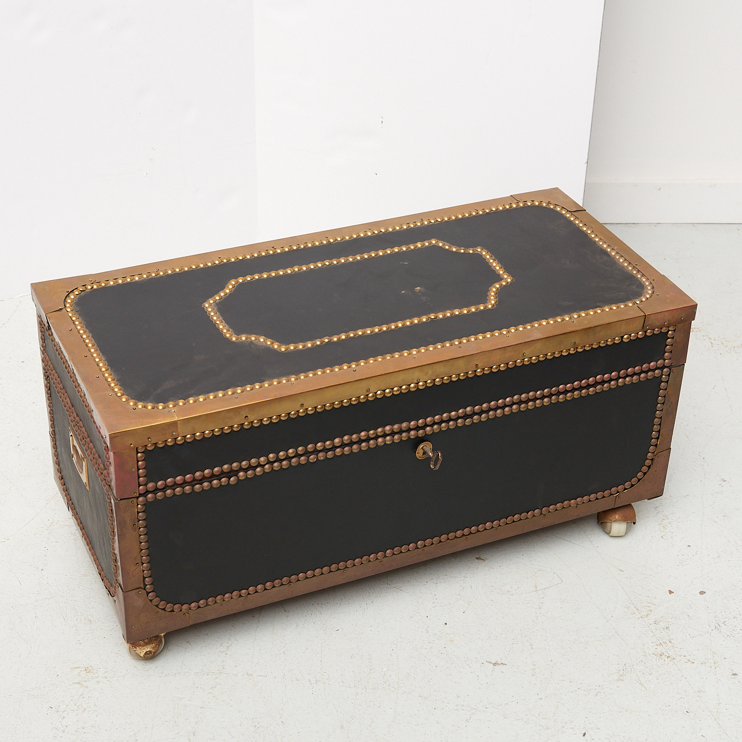 CAMPAIGN STYLE TACKED LEATHER TRUNK 3622d9