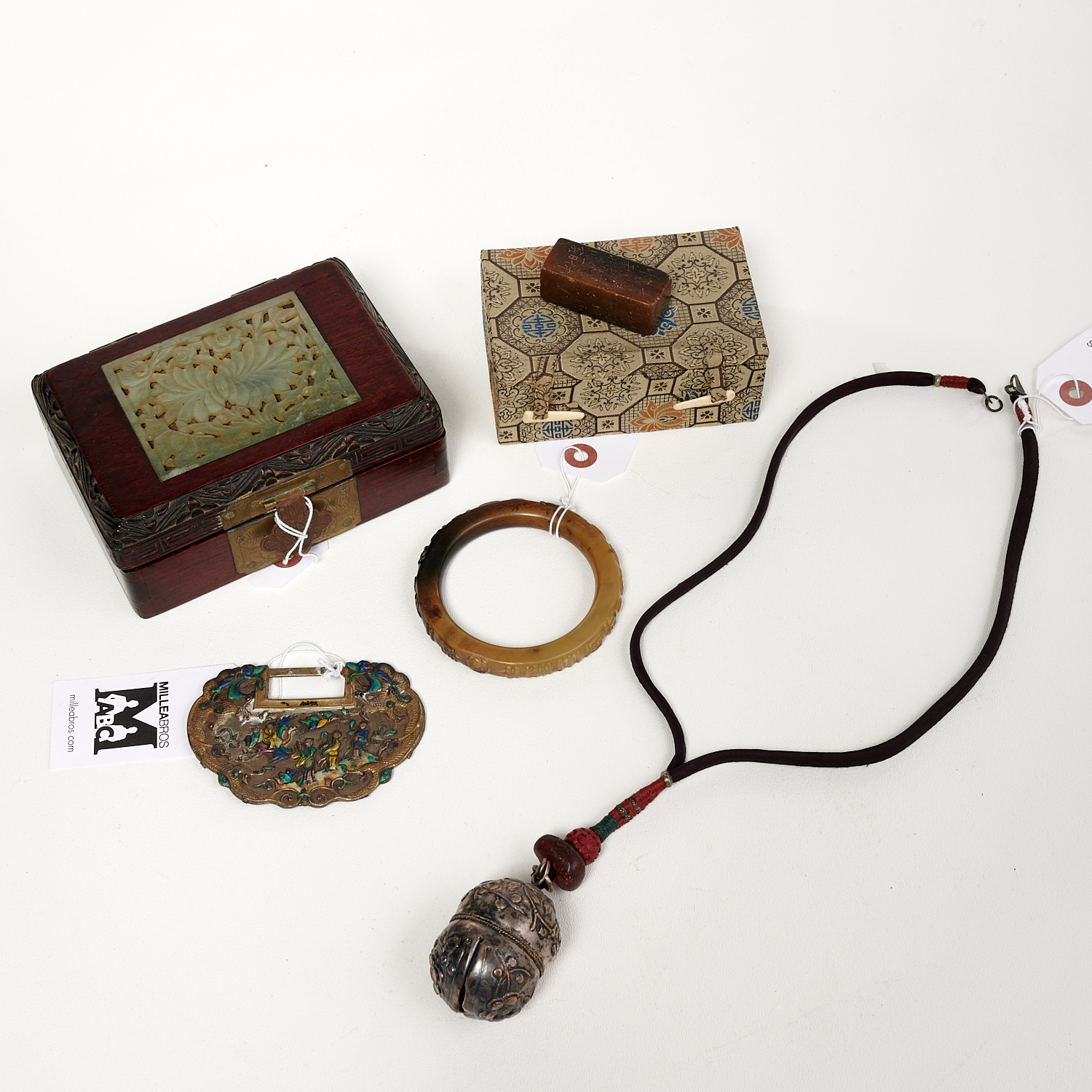 CHINESE TIBETAN JEWELRY AND OBJECTS 36233e