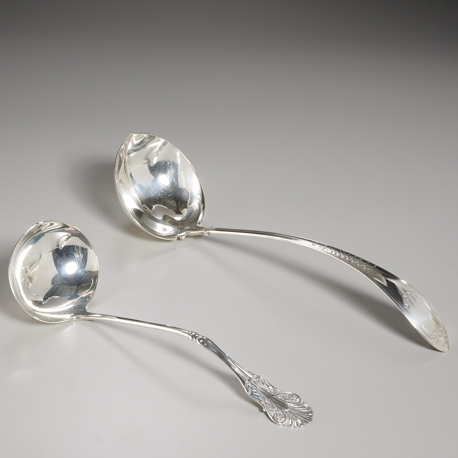  2 AMERICAN STERLING SILVER LADLES 36238d