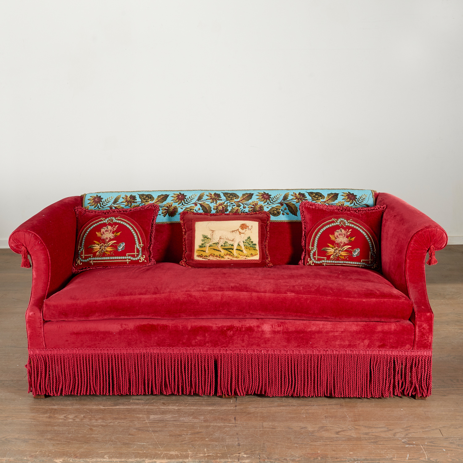 NICE RED VELVET SOFA WITH VICTORIAN