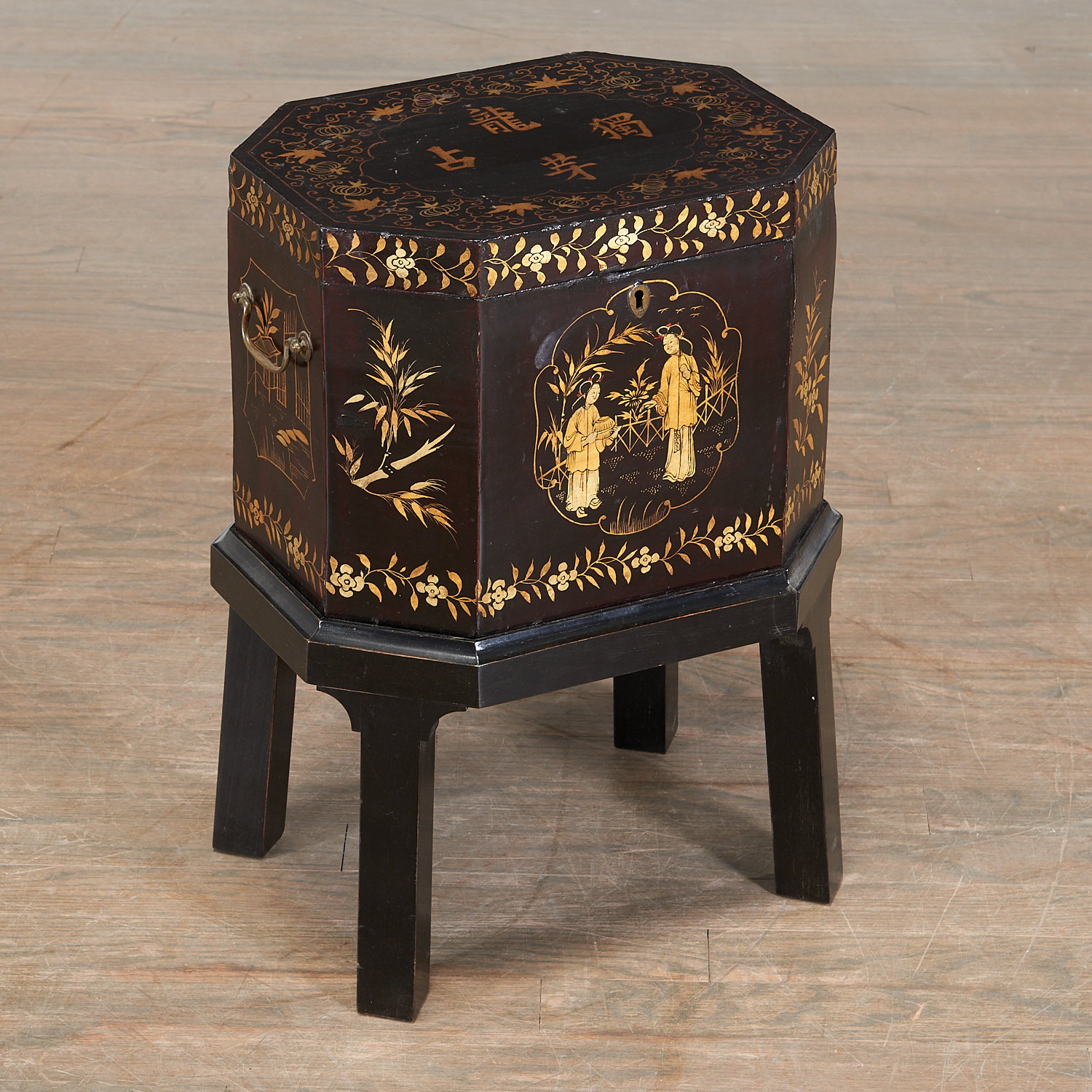 CHINESE EXPORT GILT LACQUER BOX