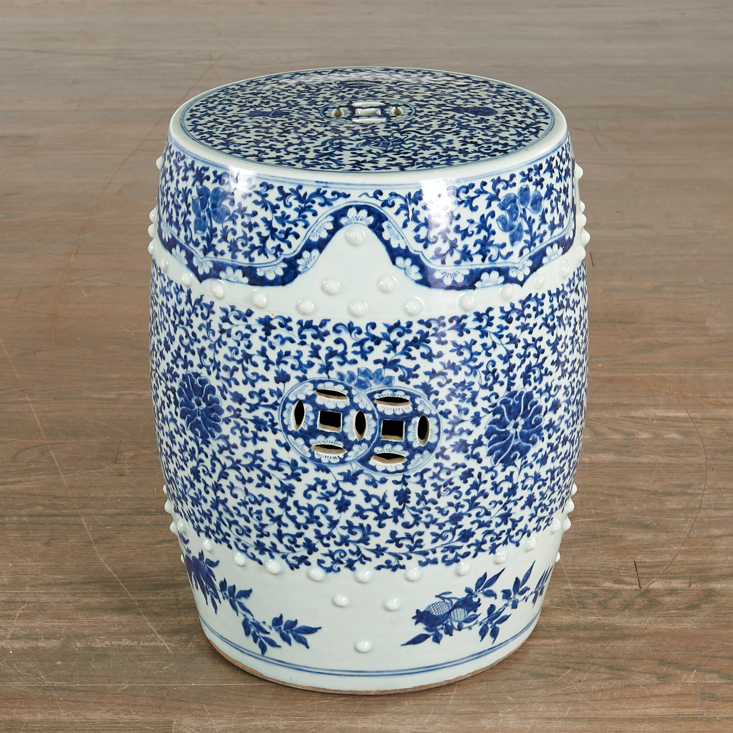 CHINESE BLUE AND WHITE GARDEN SEAT 36257b