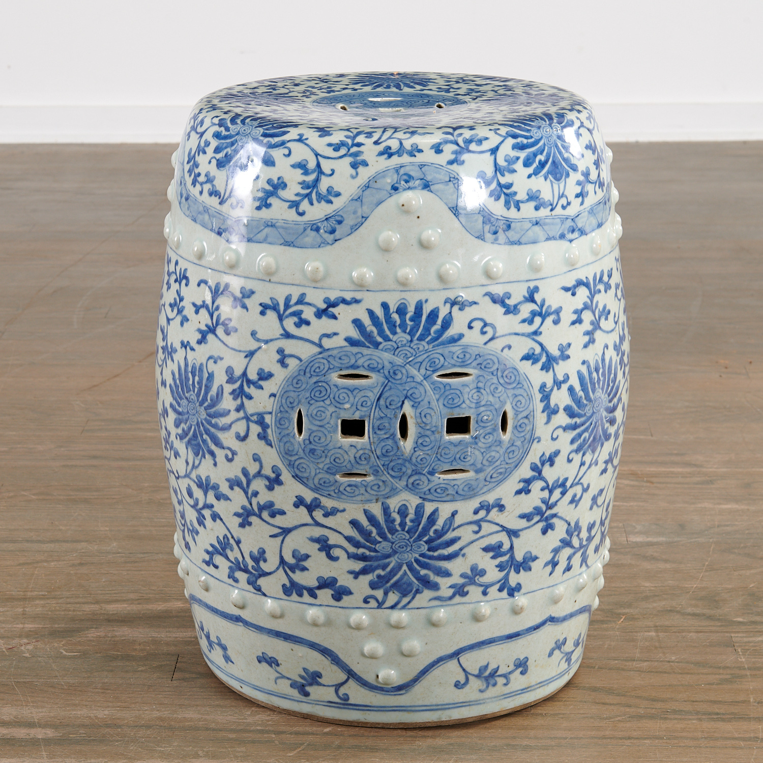 CHINESE BLUE AND WHITE GARDEN SEAT