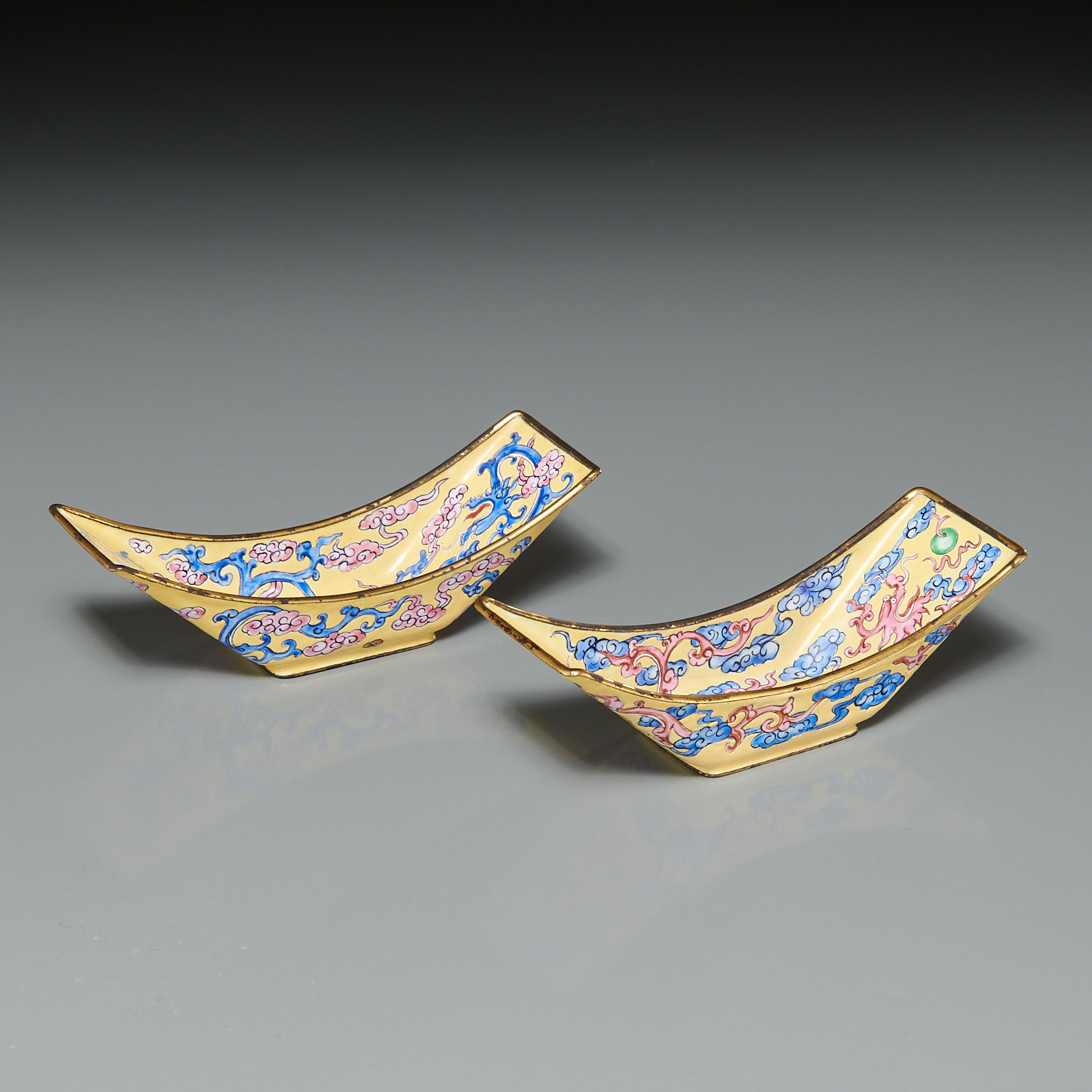 NICE PAIR CHINESE CANTON ENAMEL DISHES