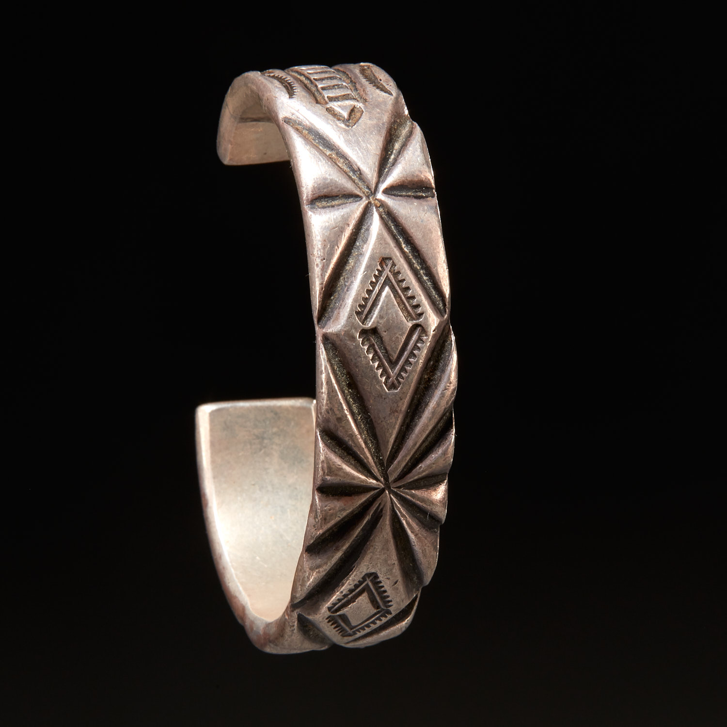 MARK CHEE NAVAJO STERLING BANGLE 362672