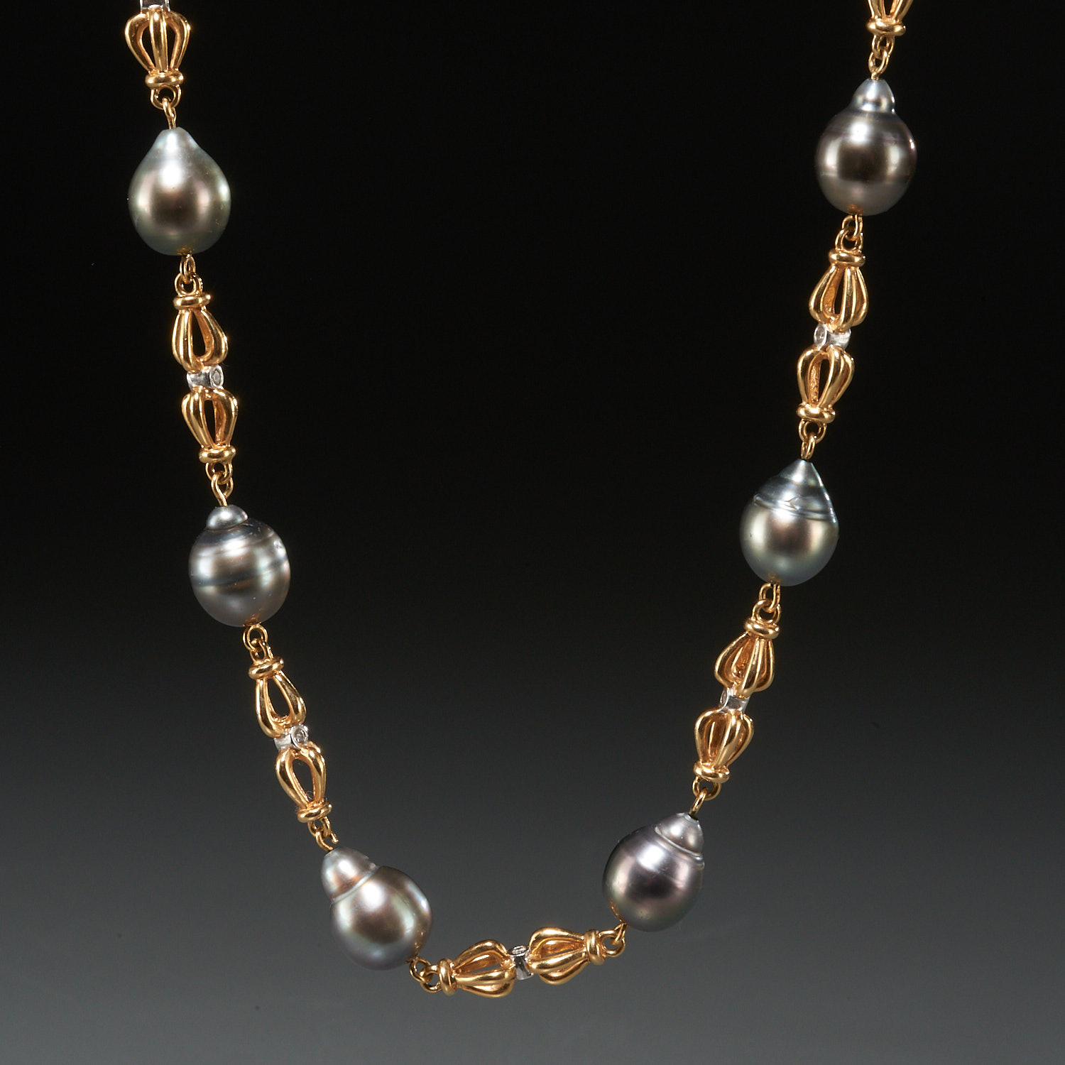 TAHITIAN BAROQUE PEARL AND 18K 3626a7