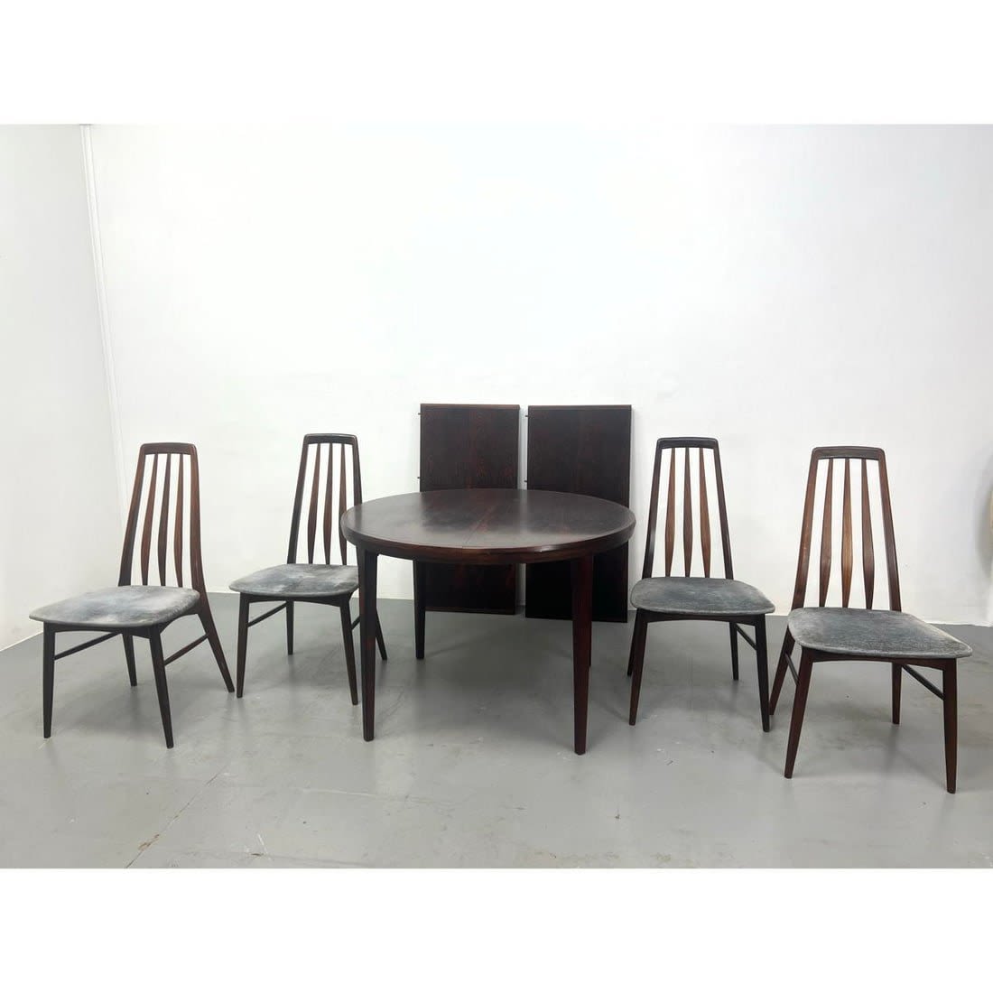 5pc Rosewood Dining Table Chairs  362945