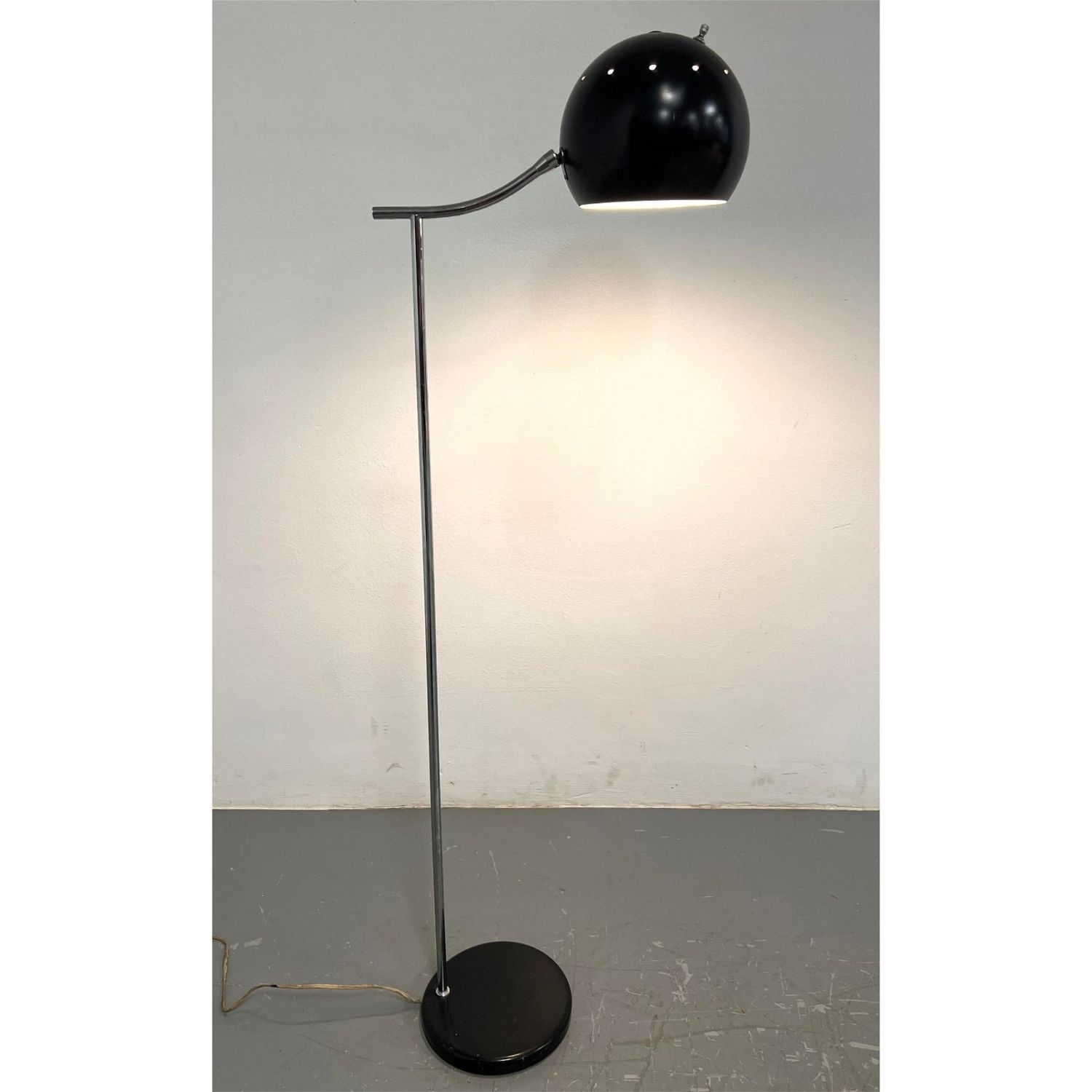 NESSEN Modernist Black Floor Lamp  3629f3