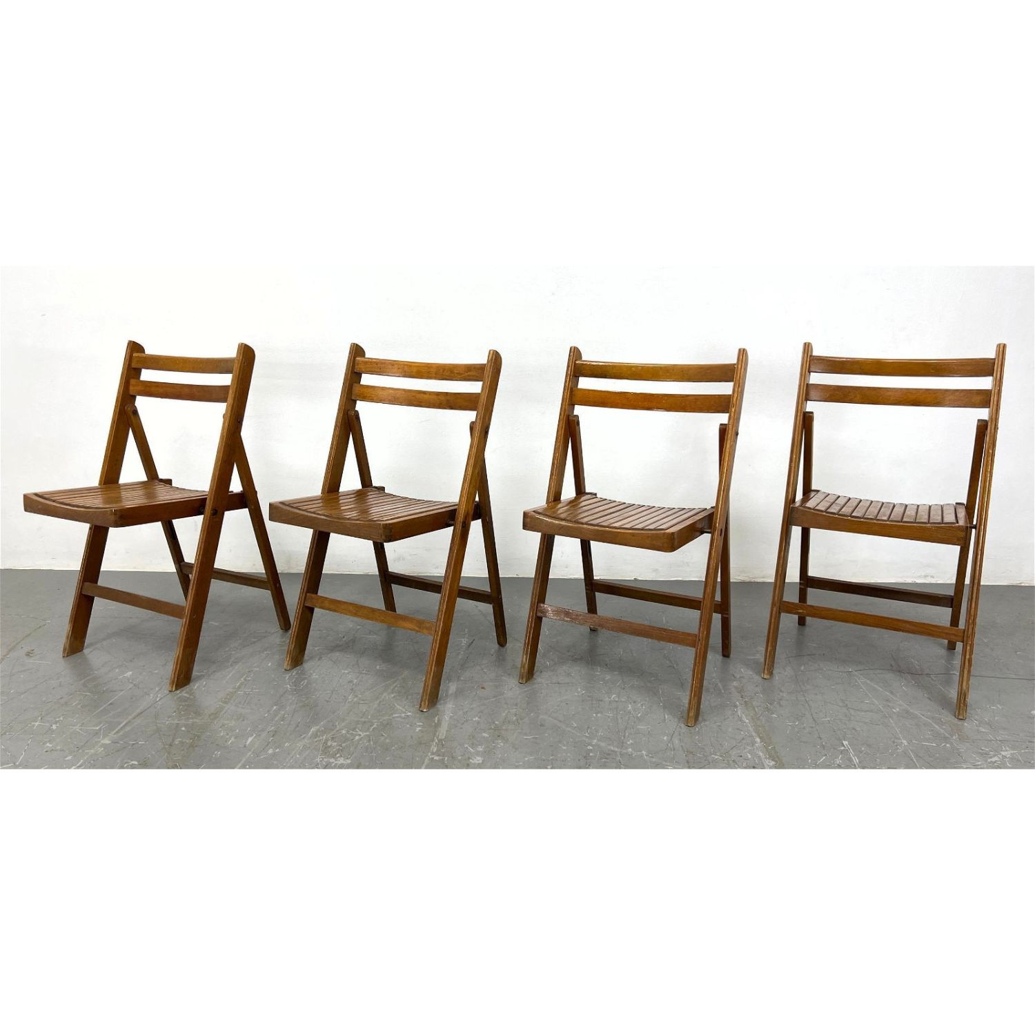 Set of 4 Slat Seat Folding Chairs  362b0a