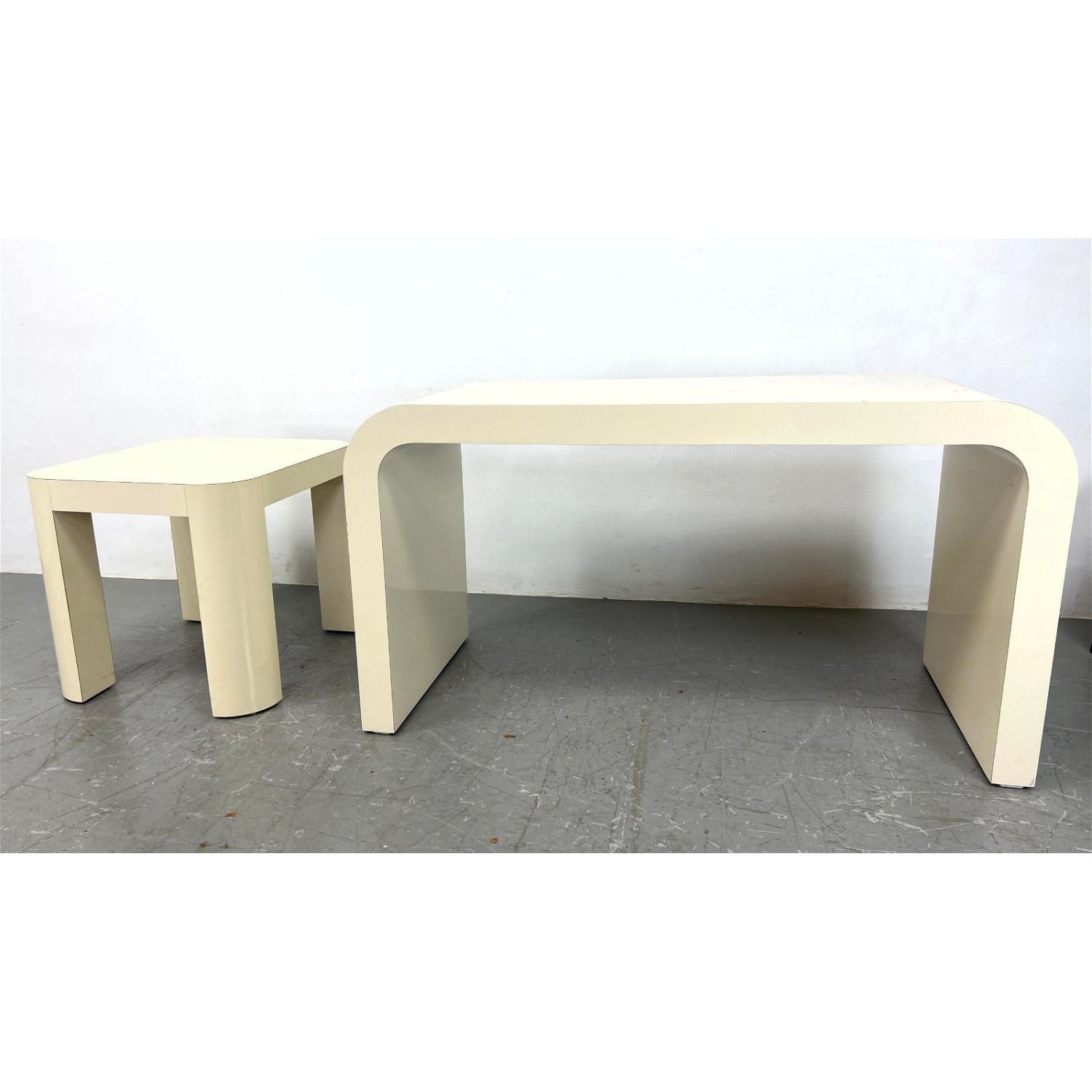 2pcs White Laminate Tables Curved 362b24