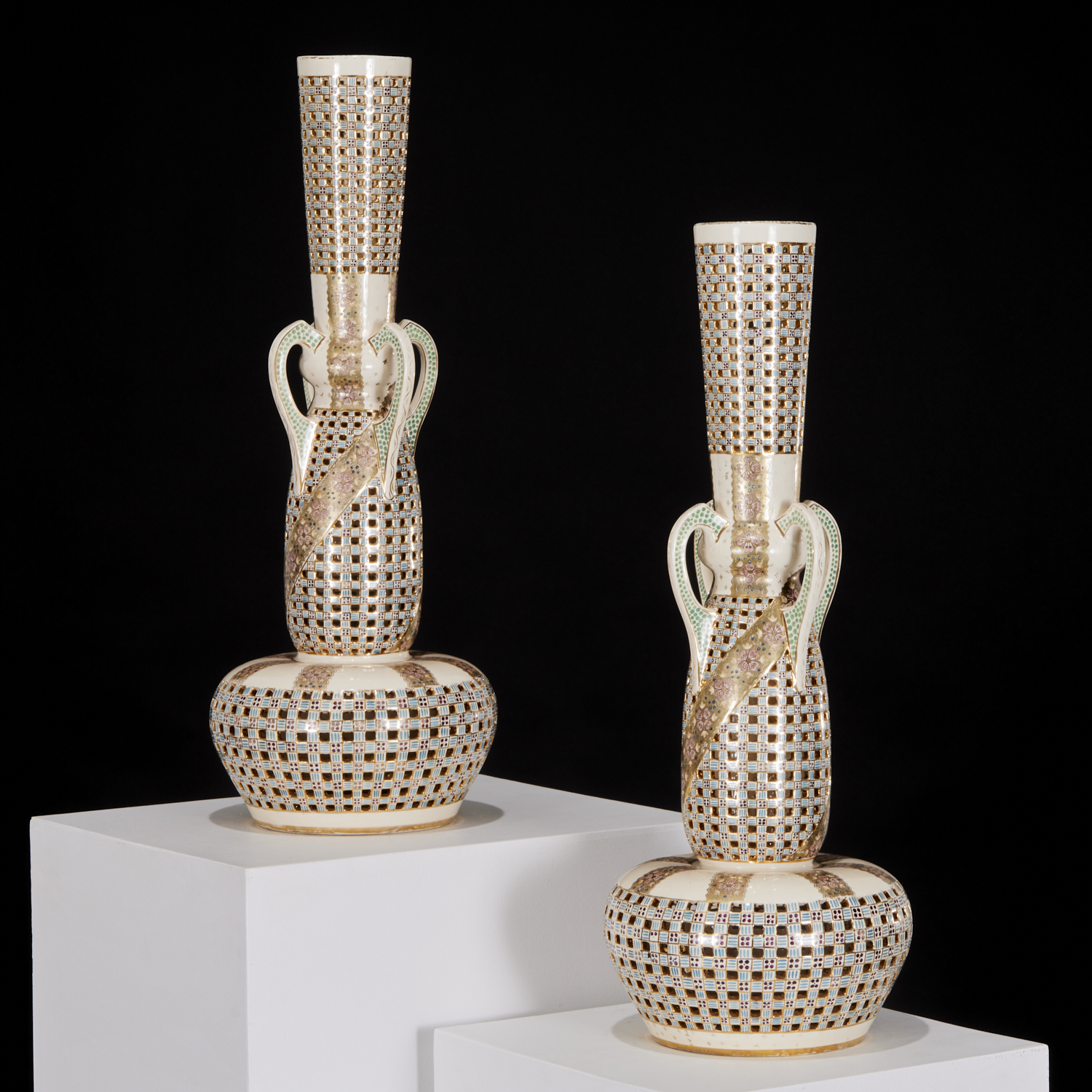 PAIR MONUMENTAL EMIL FISCHER RETICULATED 360515