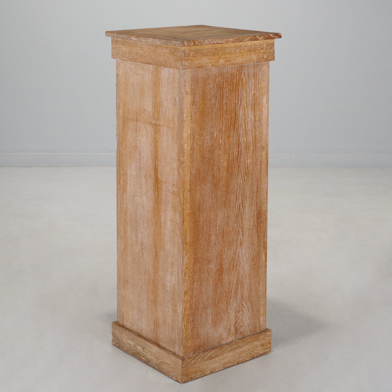 LARGE ART MODERNE CERUSED OAK PEDESTAL