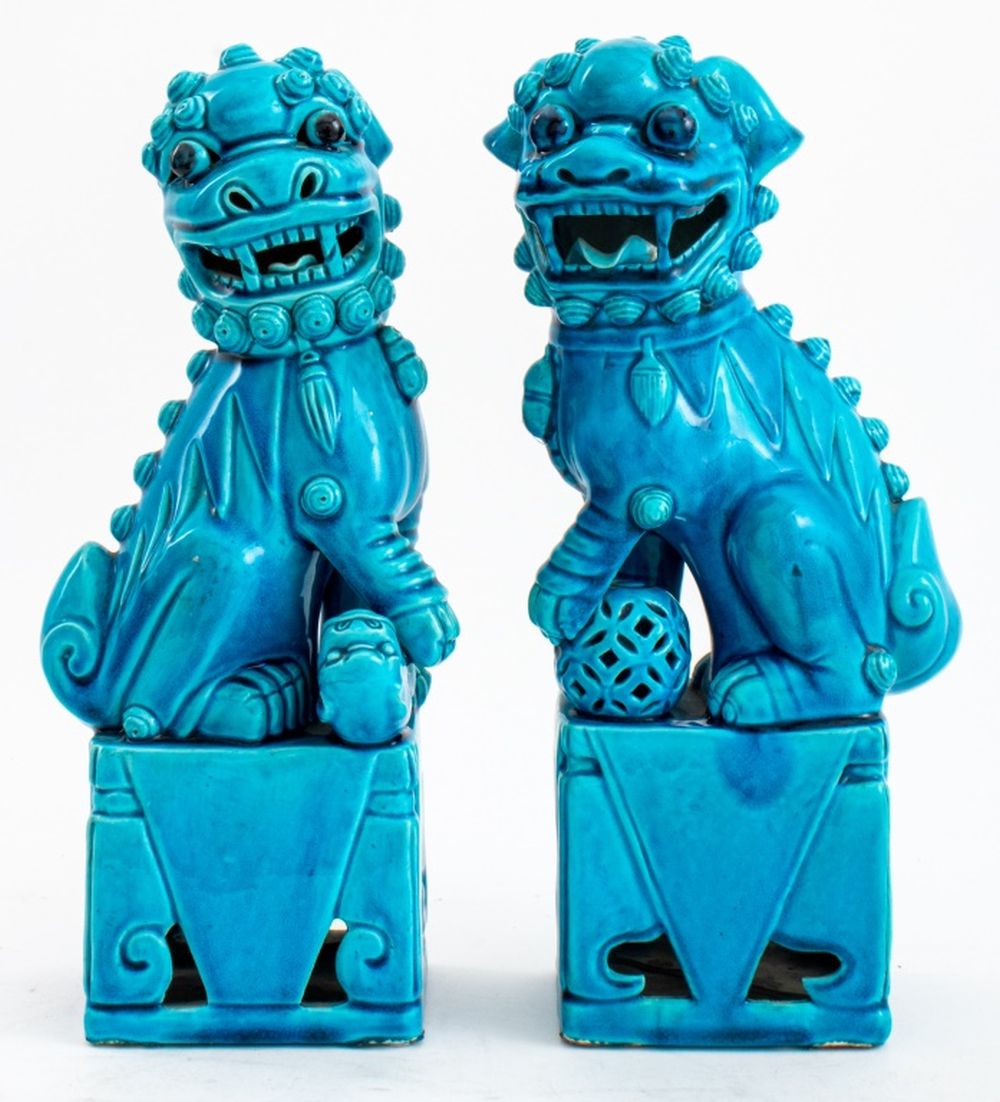 CHINESE TURQUOISE CERAMIC FOO DOG SCULPTURES,