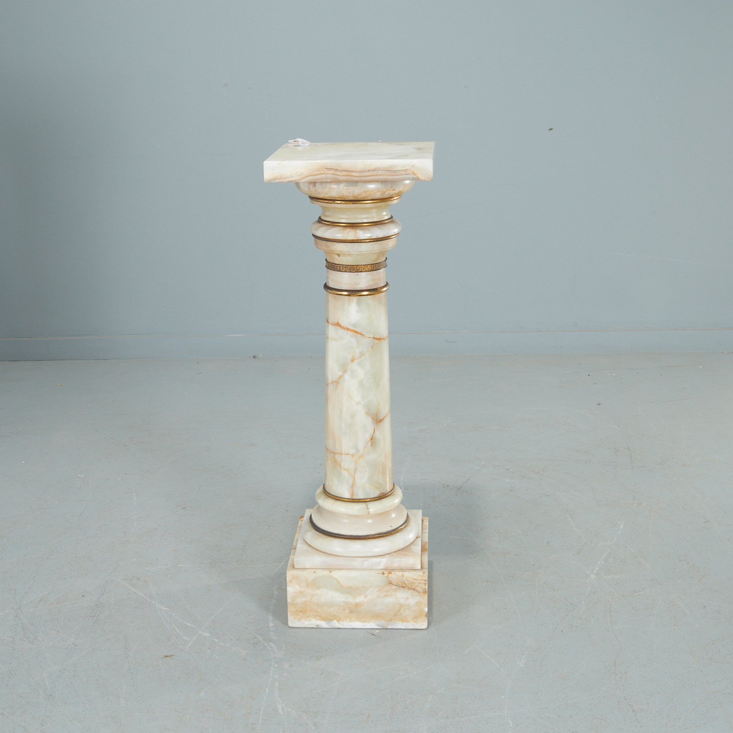 NICE NEO CLASSICAL ONYX PEDESTAL 36095c