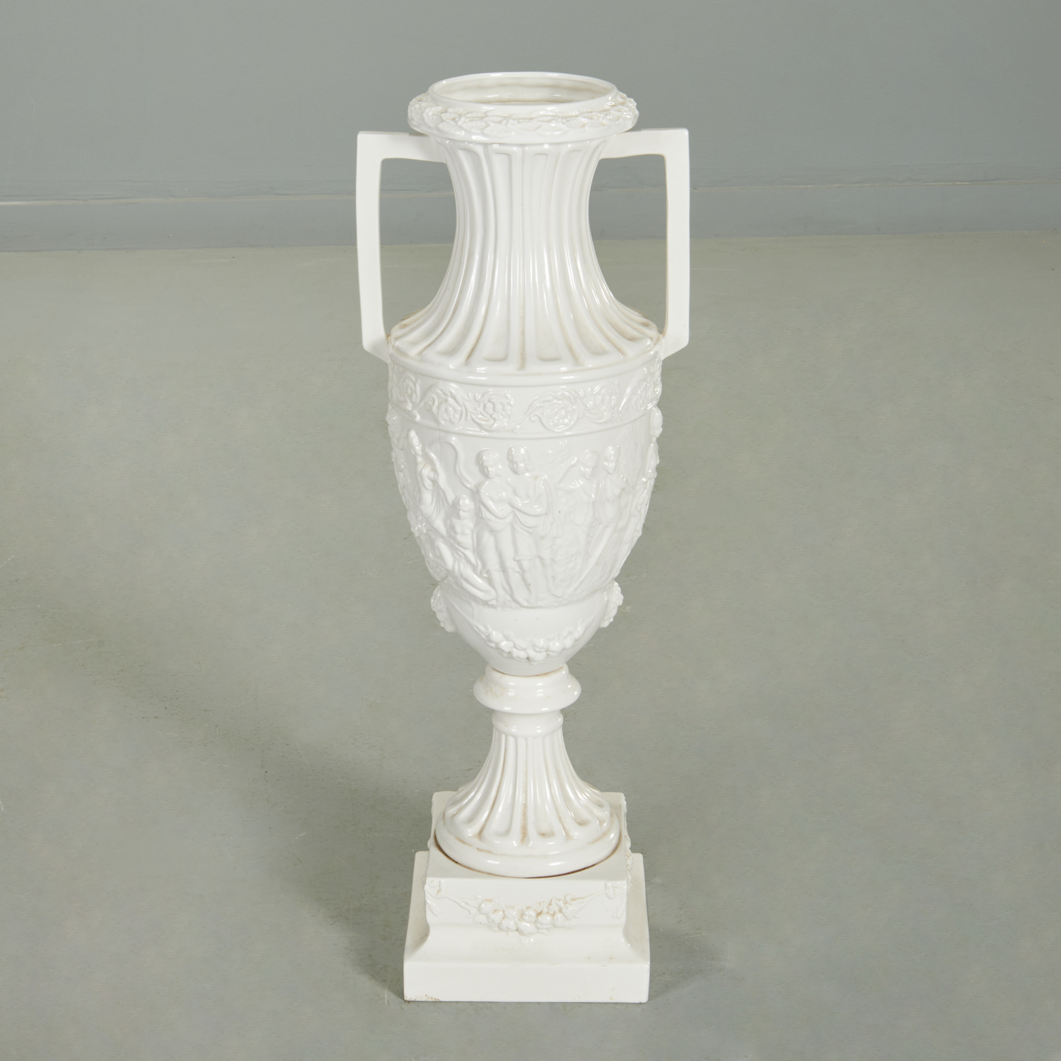 LARGE NEO-CLASSICAL STYLE CERAMIC