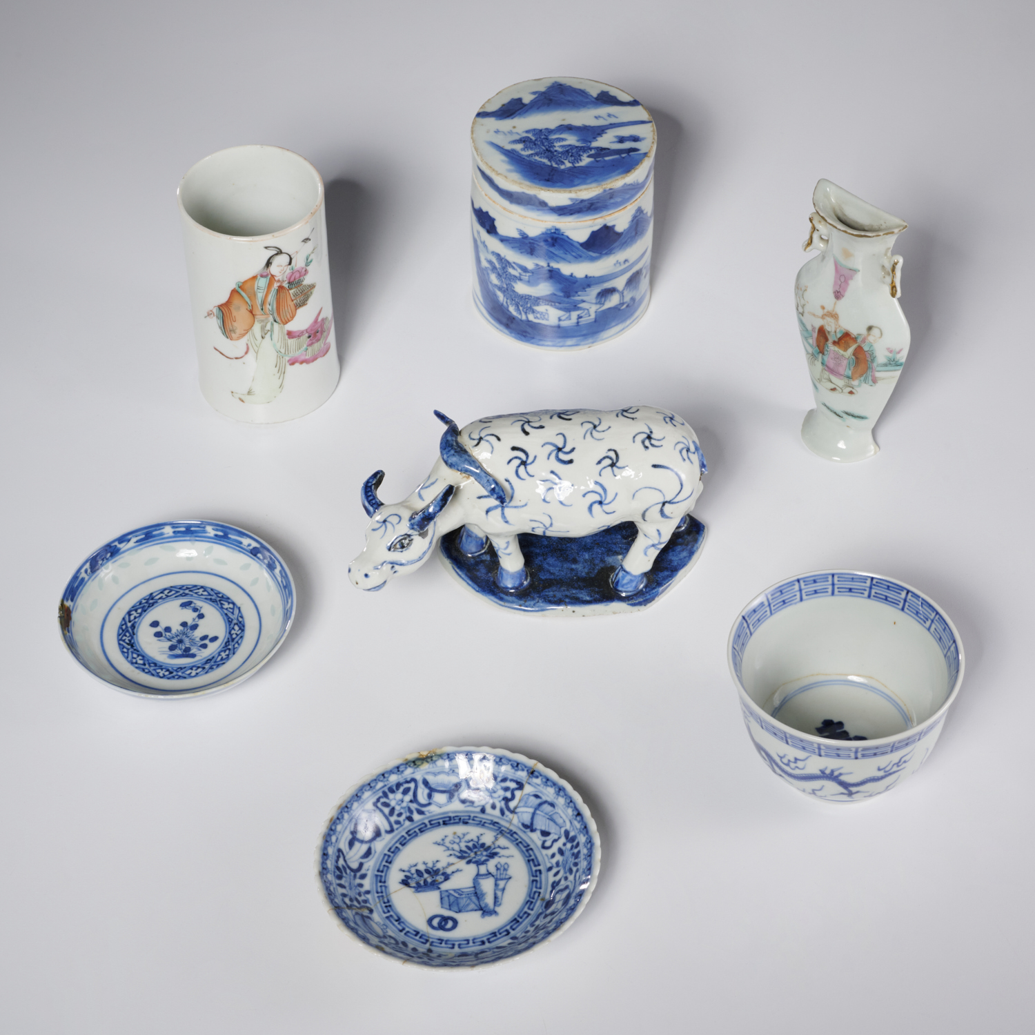 ANTIQUE CHINESE PORCELAINS GROUP