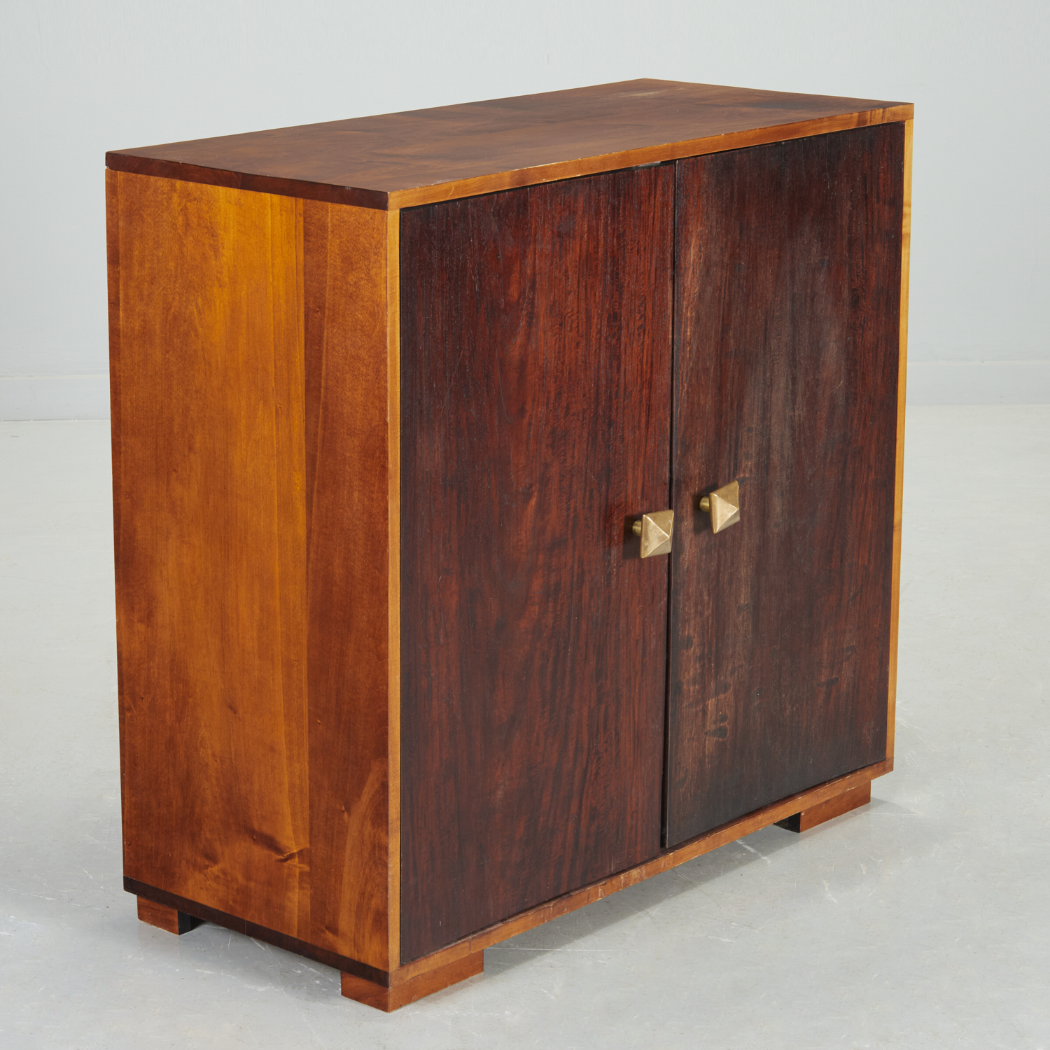 AMERICAN WOOD STUDIO CABINET 21st c.,