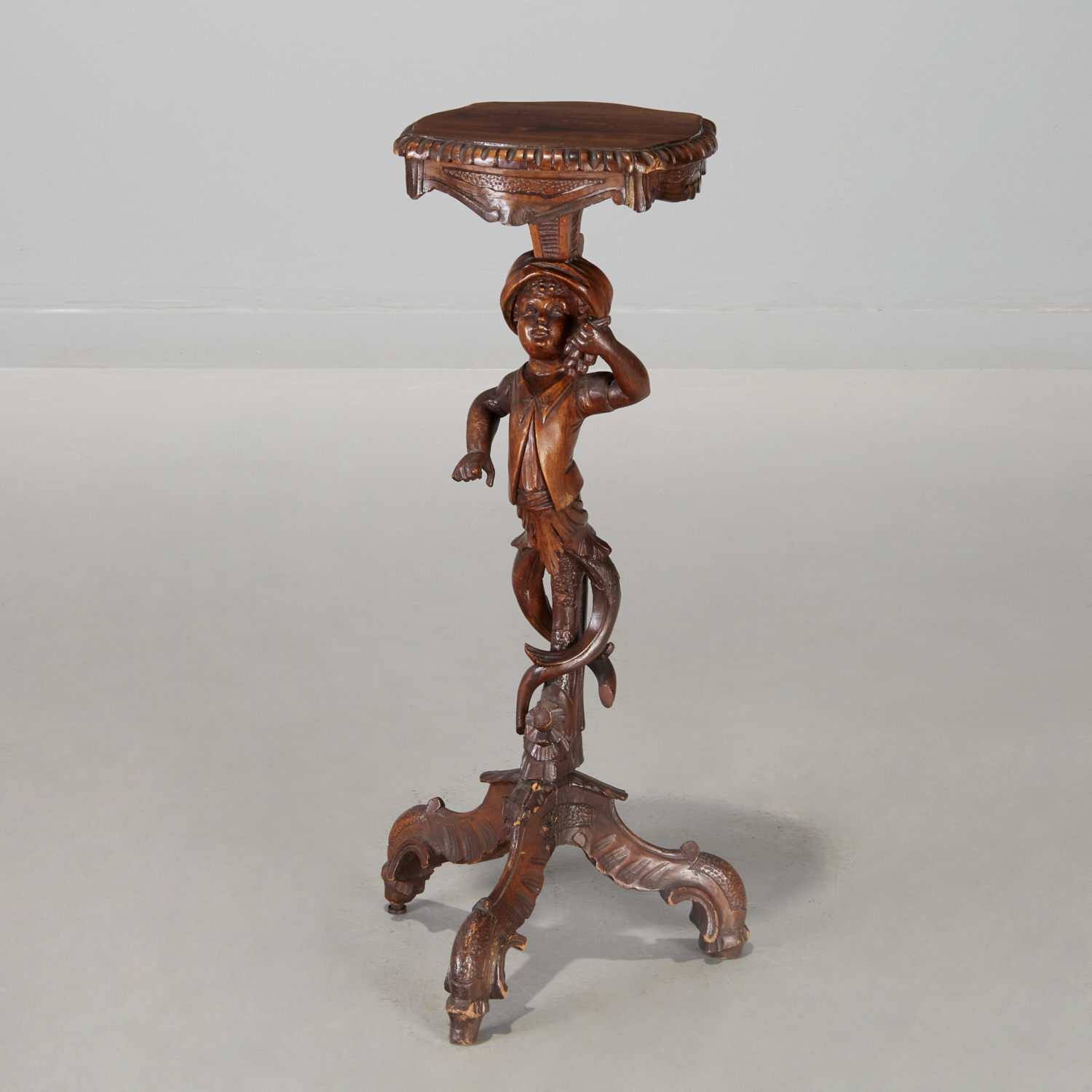 VENETIAN CARVED WALNUT TORCHIERE 360ae2