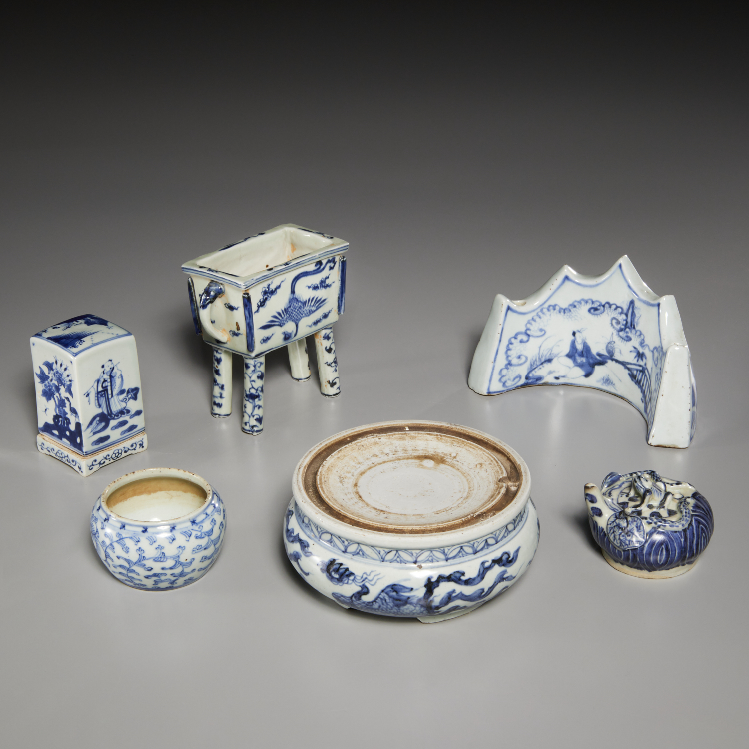 CHINESE EXPORT BLUE AND WHITE PORCELAINS 360ef8