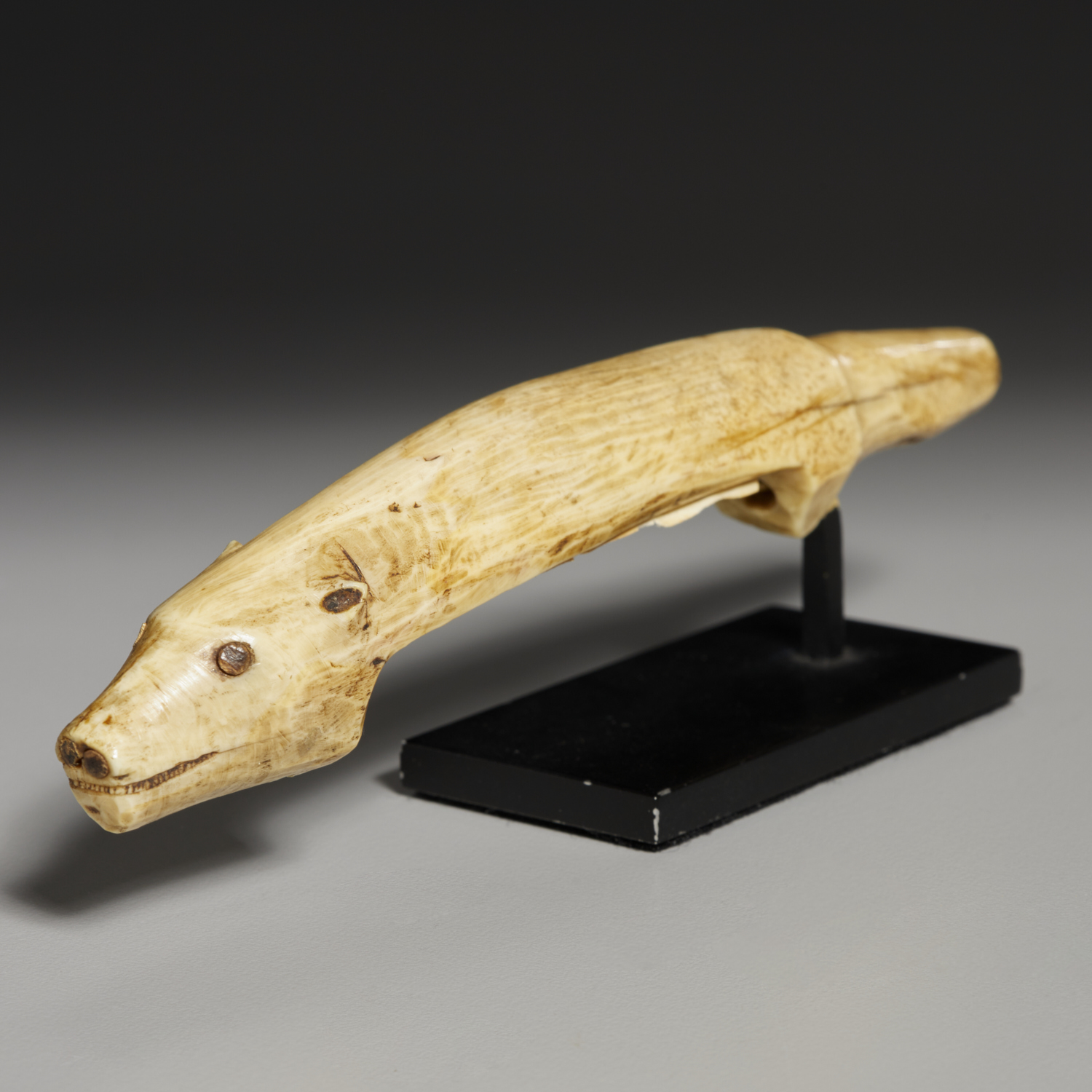 INUIT CARVED BOX HANDLE, EX-BEASLEY