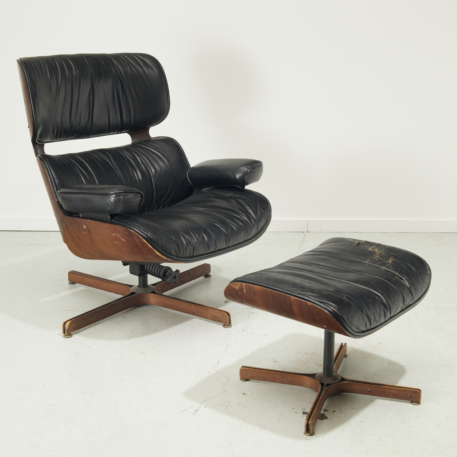 EAMES STYLE LOUNGE CHAIR AND OTTOMAN 36101b