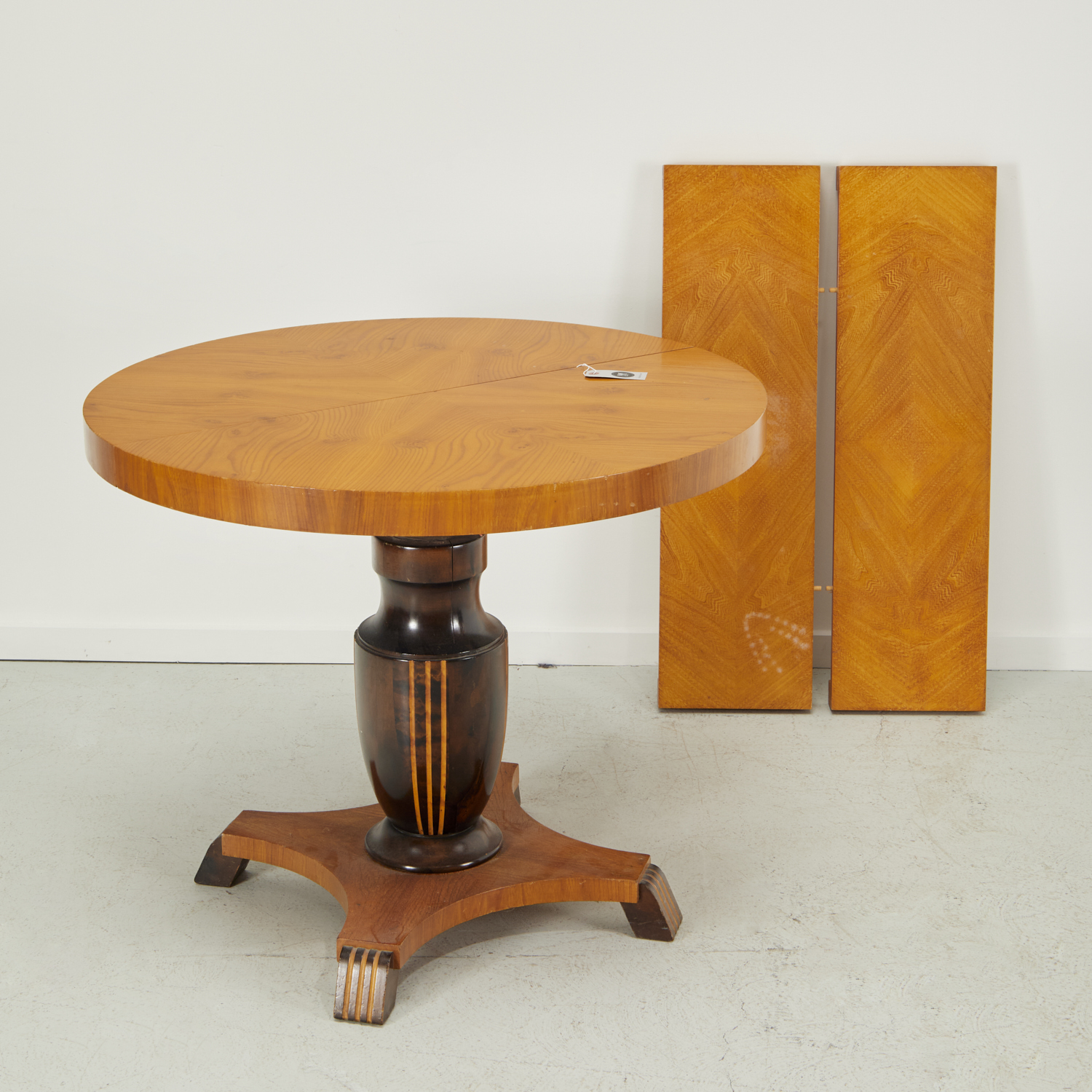 BIEDERMEIER STYLE ADJUSTABLE HEIGHT