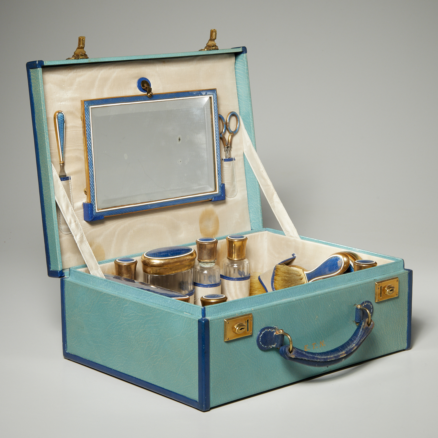 VINTAGE TRAVEL VANITY CASE WITH ENAMEL