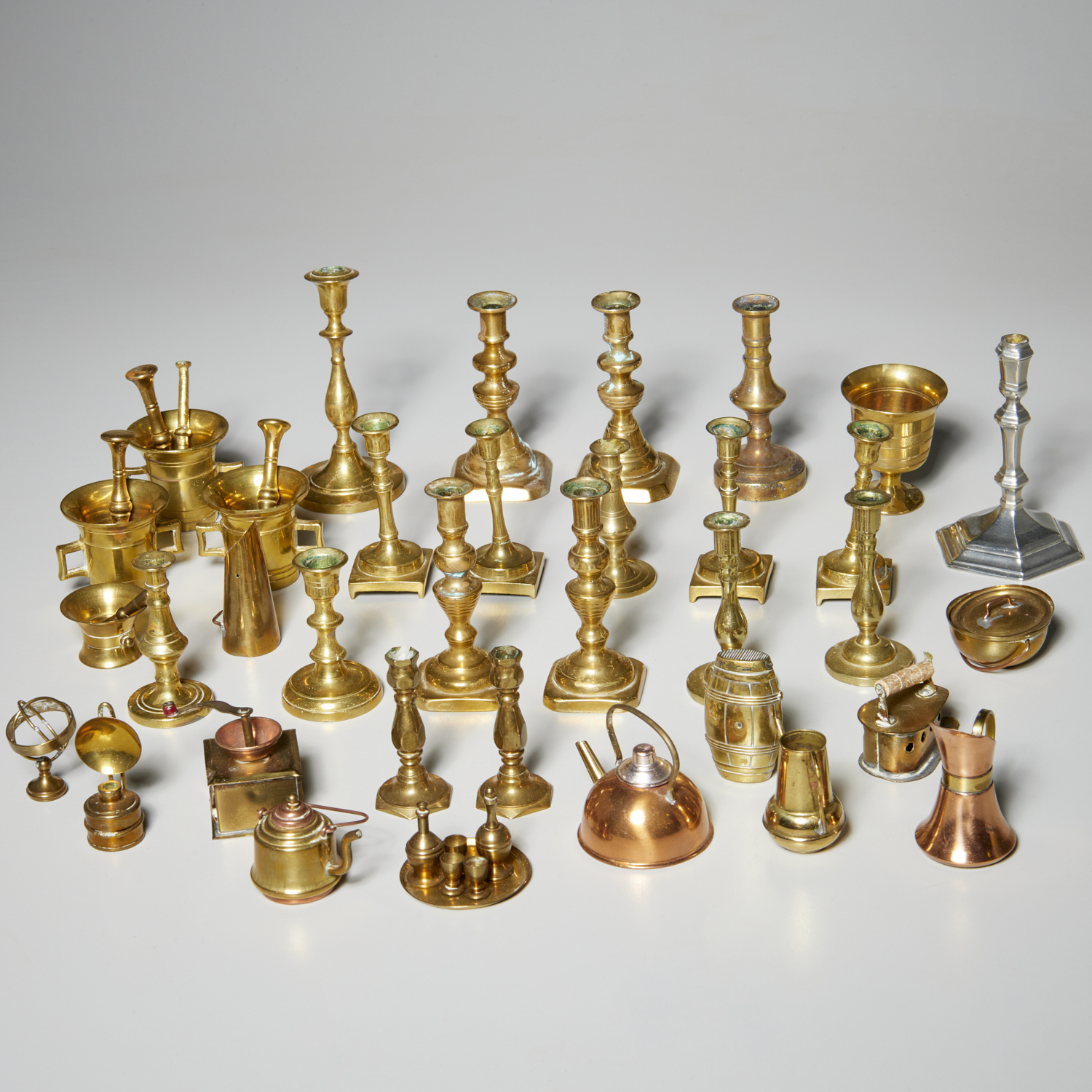 COLLECTION ANTIQUE BRASS CANDLESTICKS