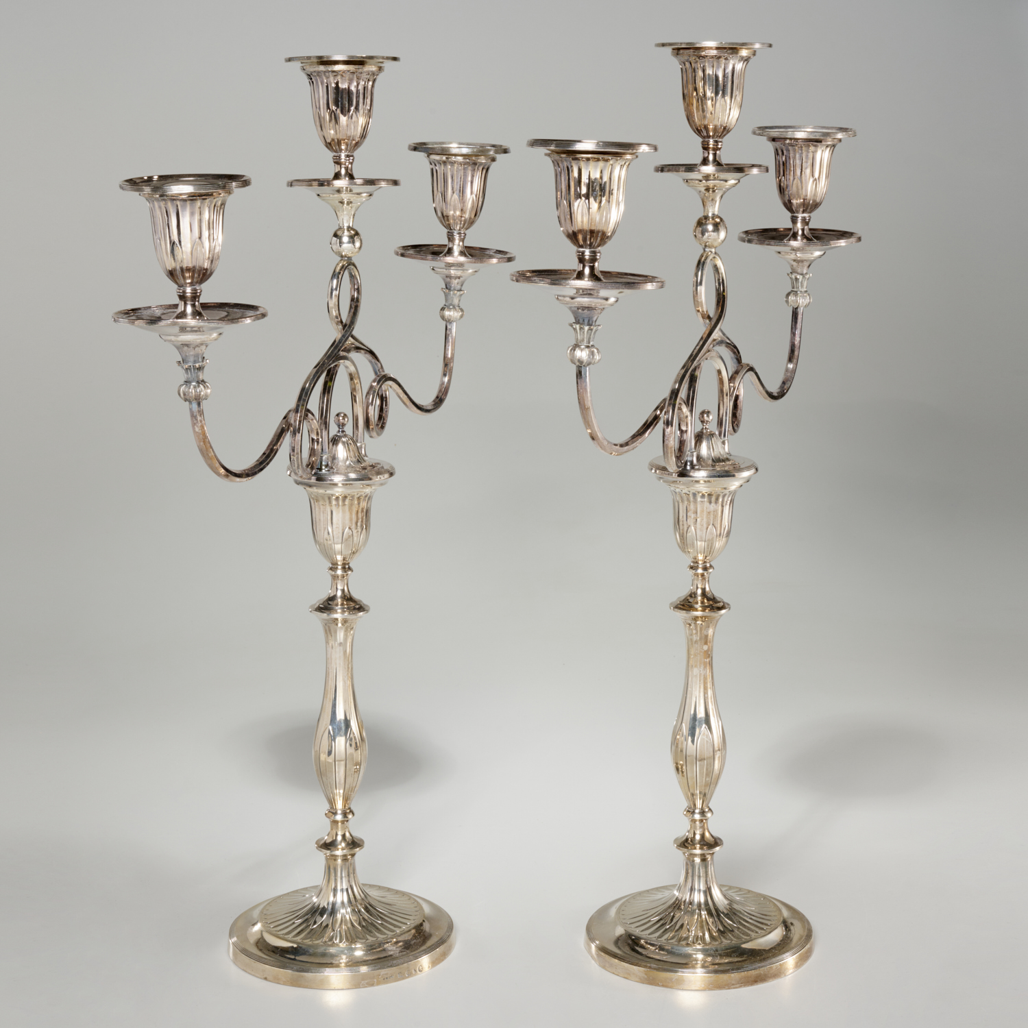 PAIR GEORGE V STERLING SILVER CANDLESTICKS 36110e