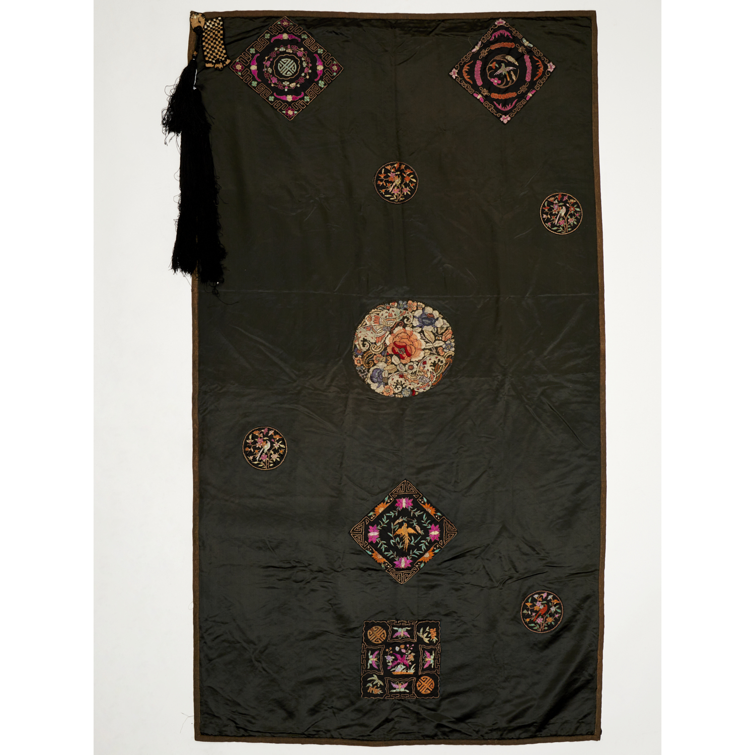 LARGE CHINESE EMBROIDERED SILK