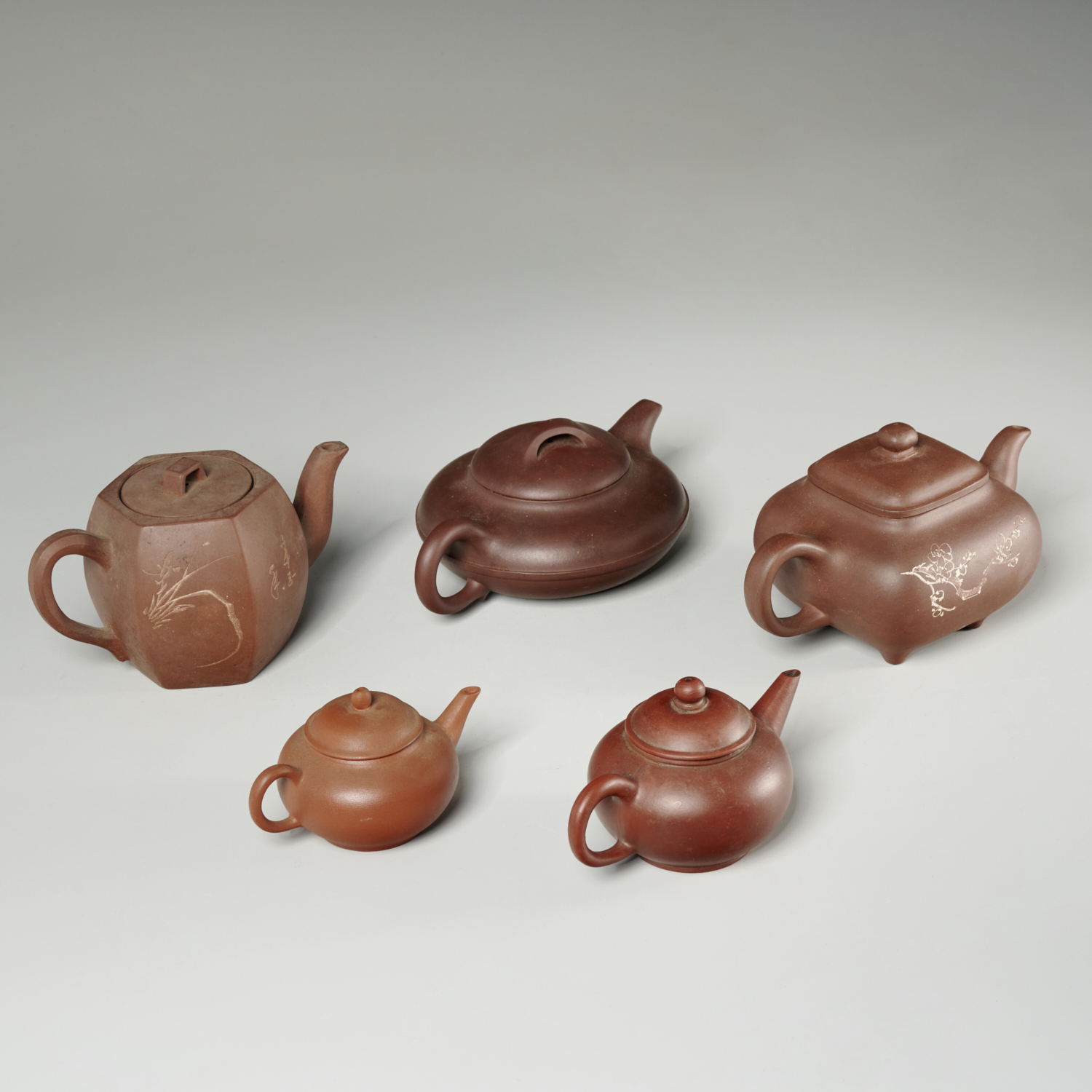 GROUP (5) CHINESE YIXING TEAPOTS