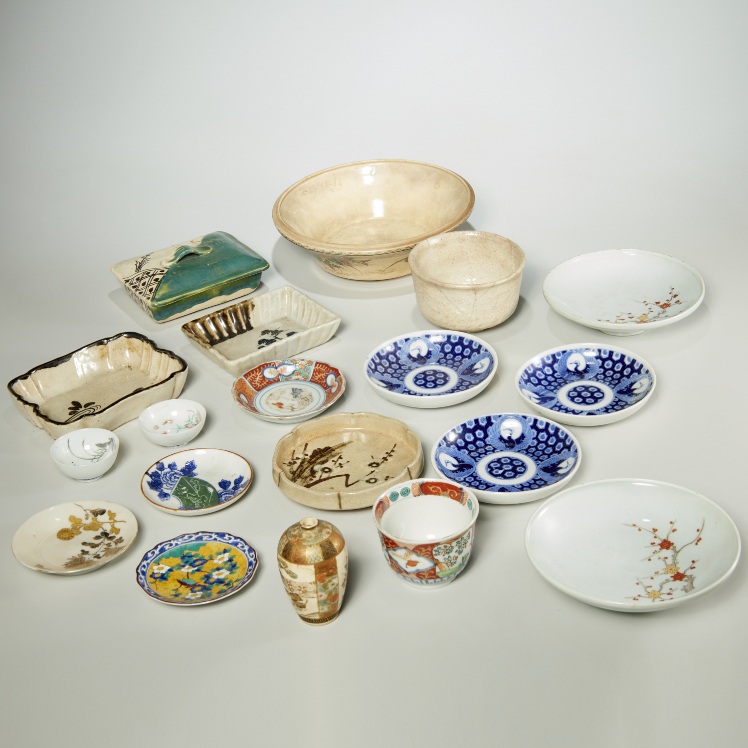 COLLECTION JAPANESE & CHINESE PORCELAINS