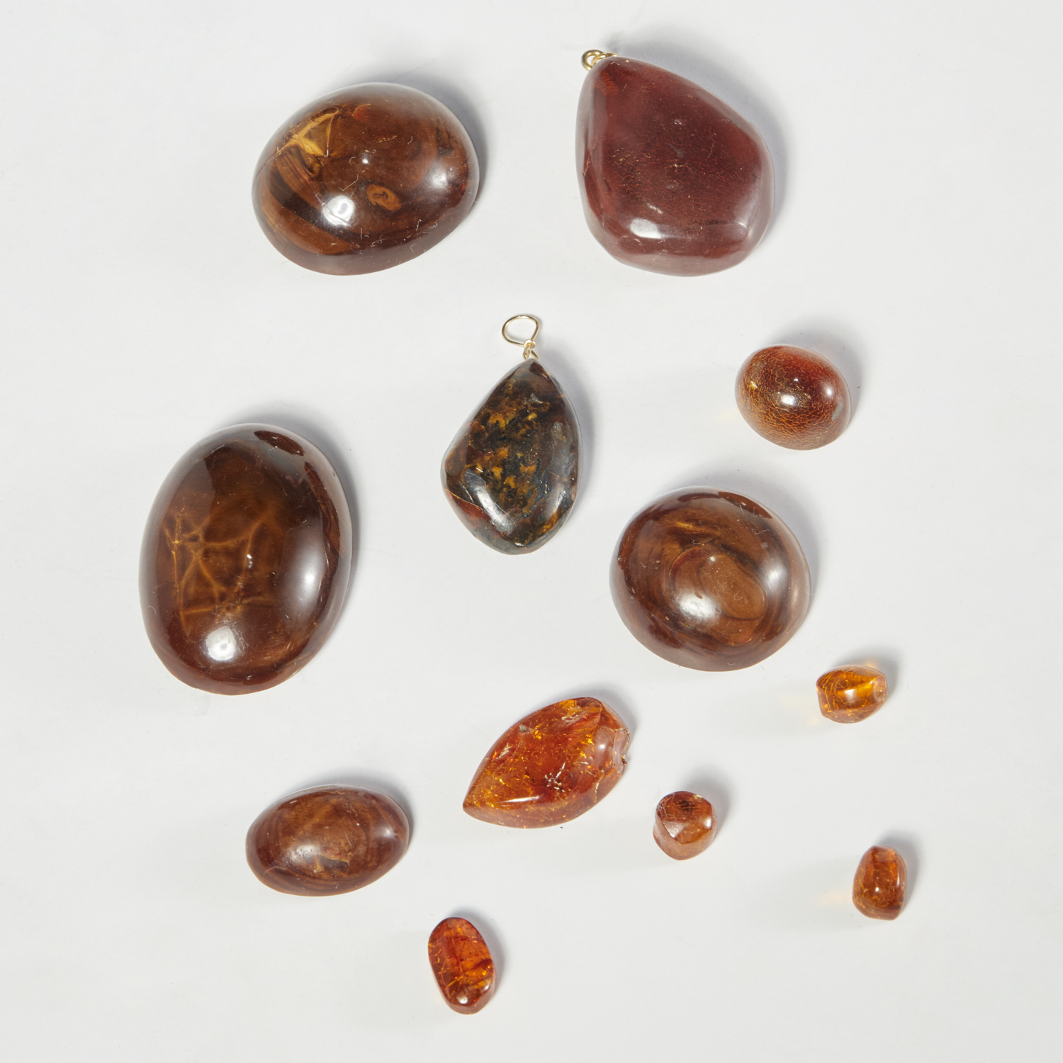 GROUP SPECIMEN STONES AND AMBER 3611ce