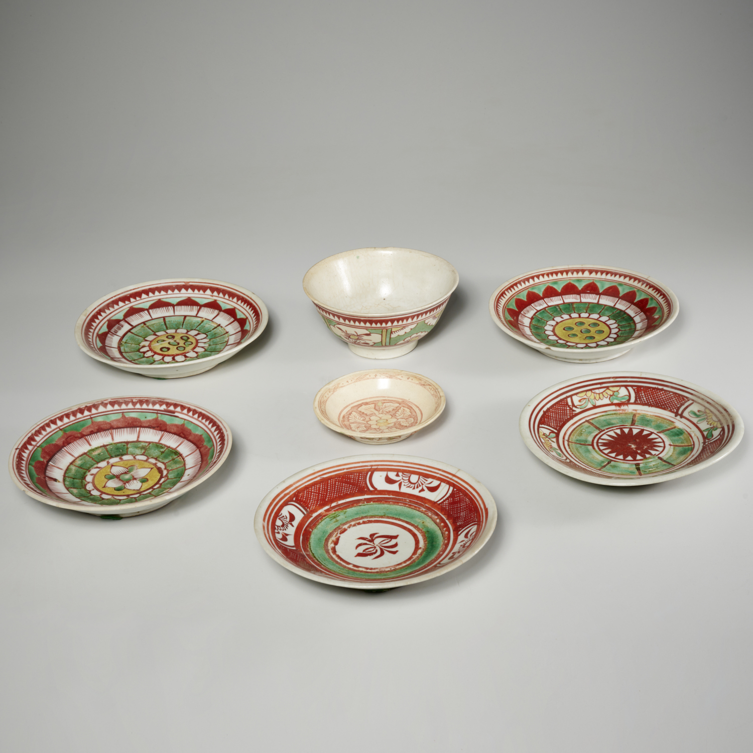 GROUP (7) SWATOW POLYCHROME DECORATED