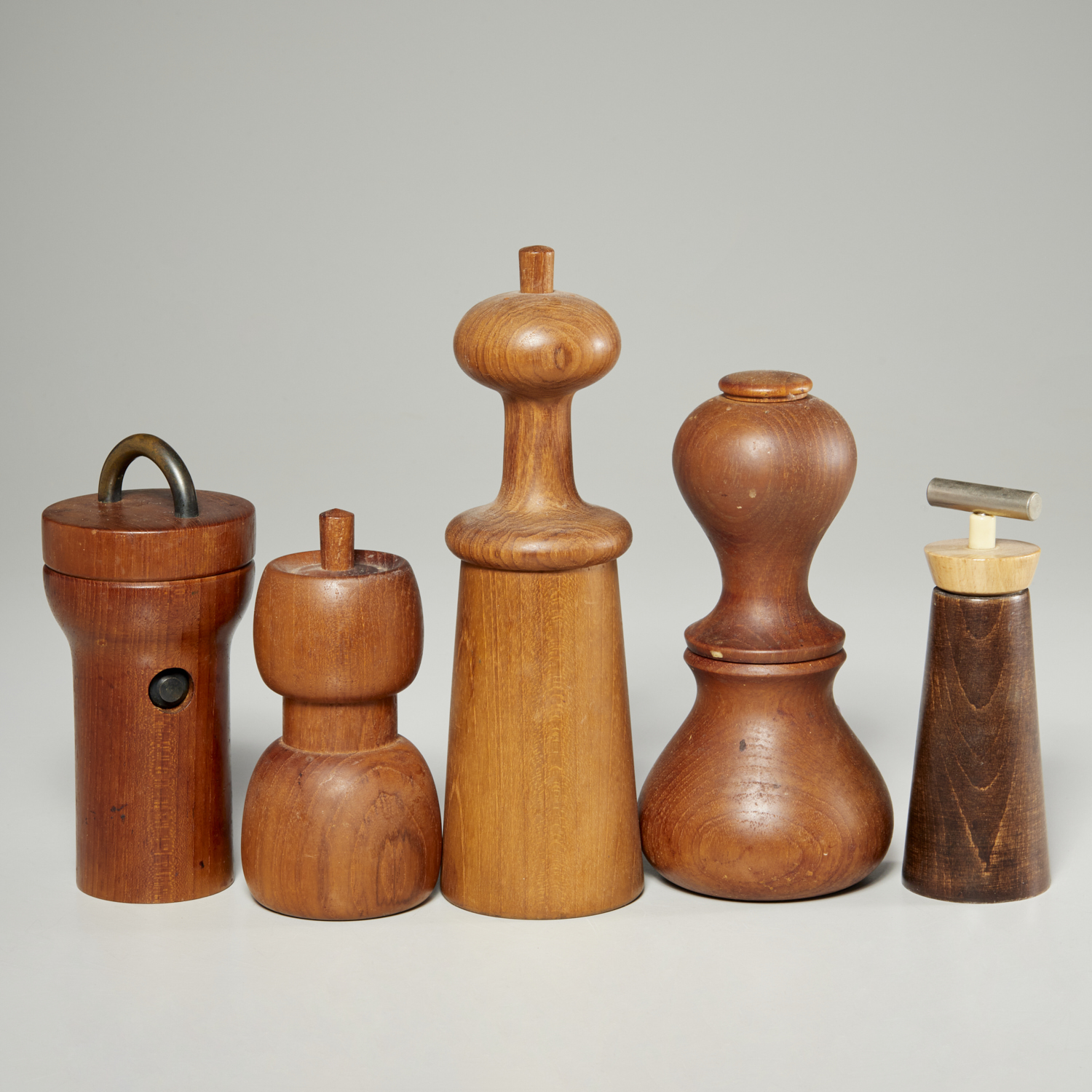 (5) MODERNIST SCULPTURAL PEPPER MILLS,