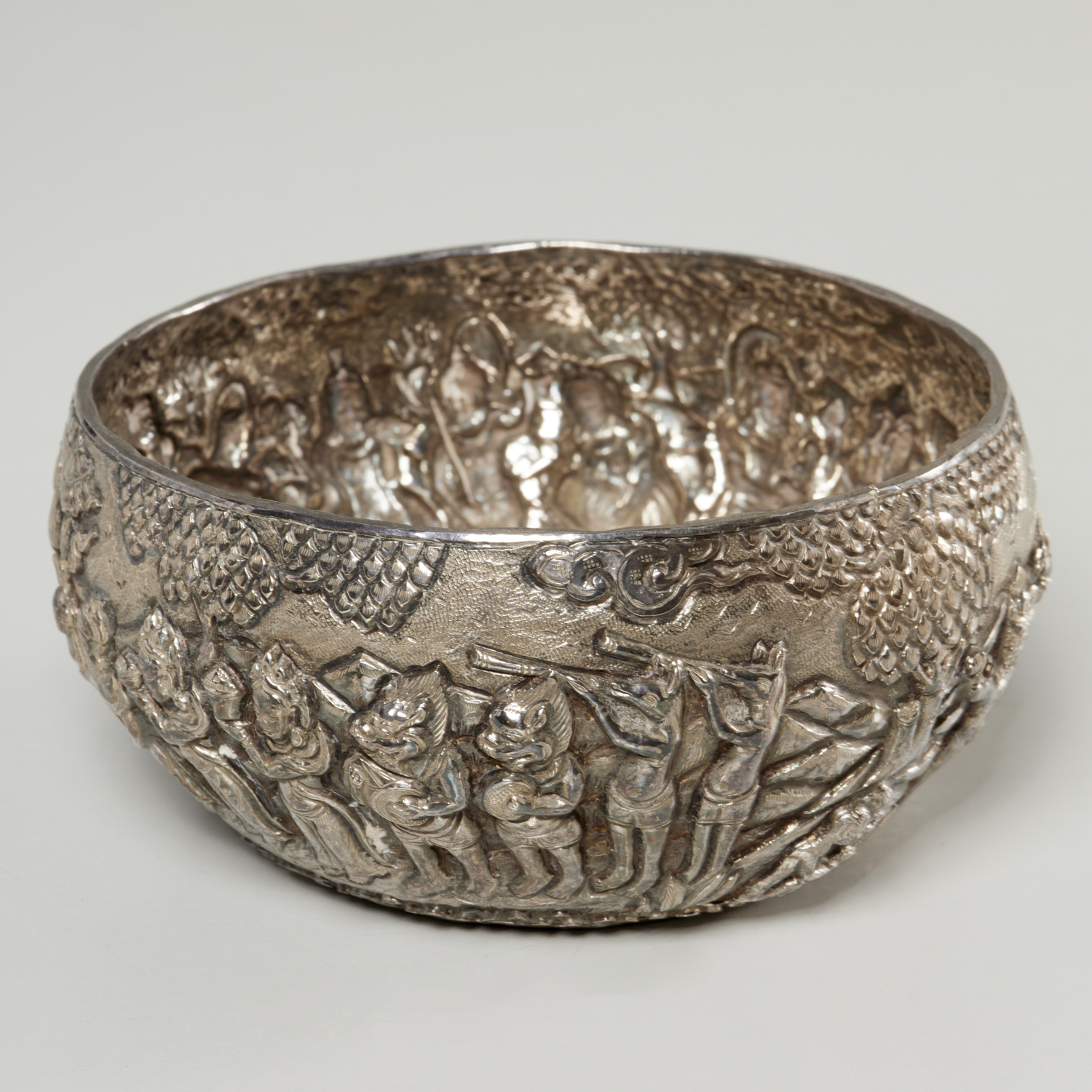 BURMESE SILVER REPOUSSE BOWL 19th 20th 361363