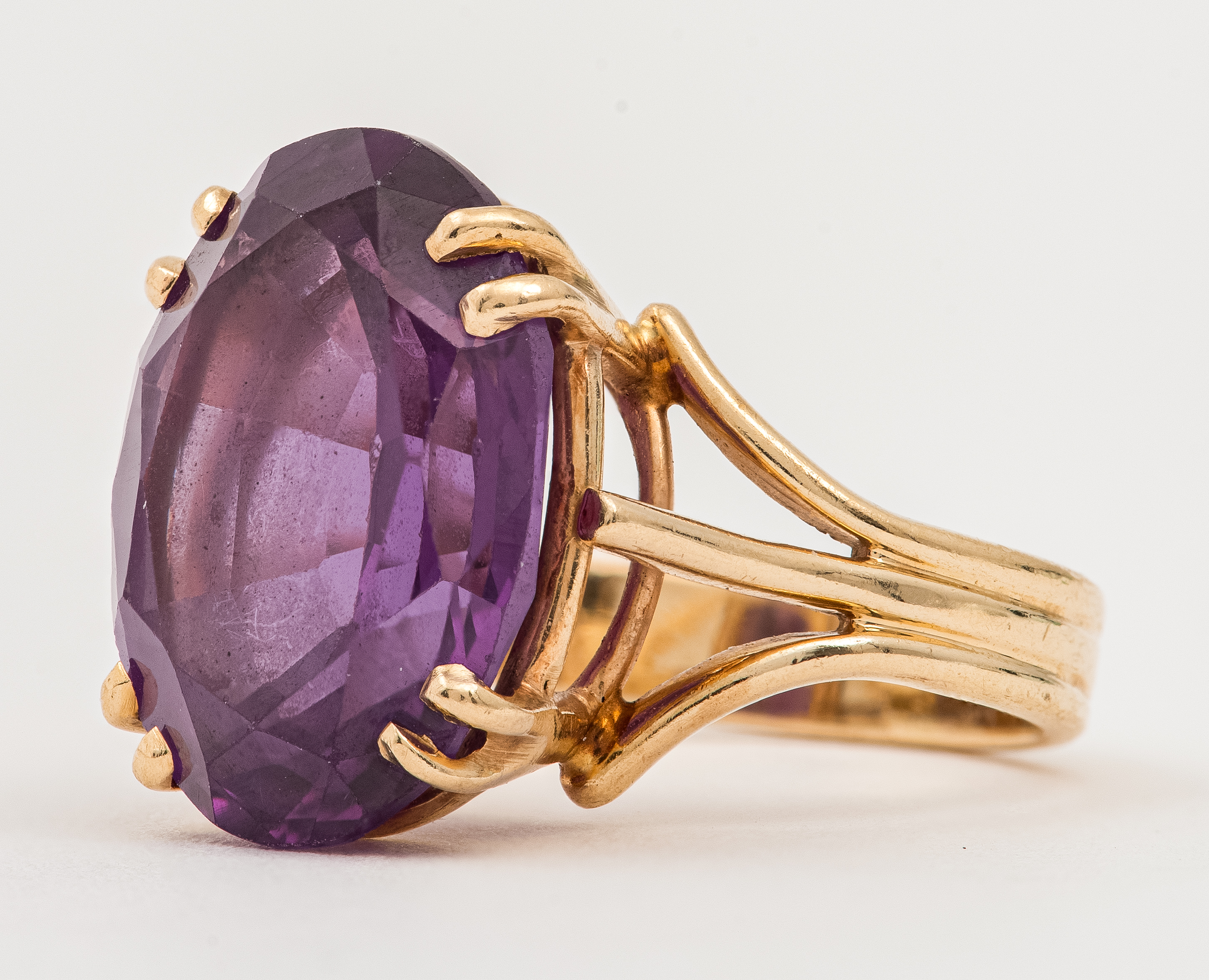 VINTAGE 14K YELLOW GOLD OVAL AMETHYST