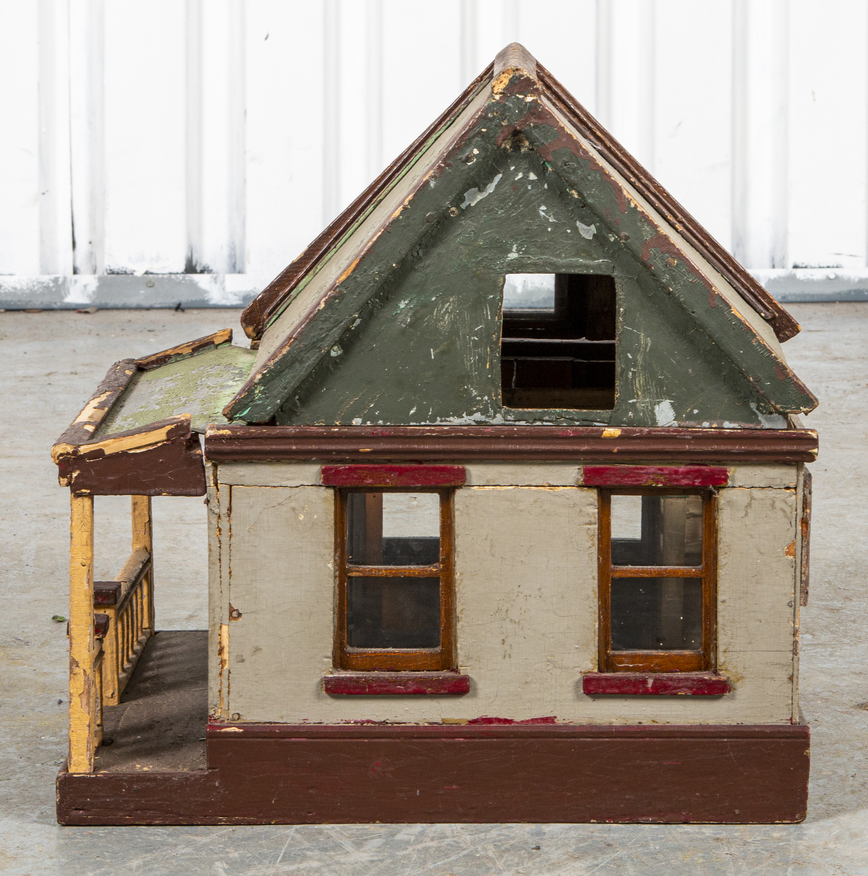 FOLK ART CRAFTSMAN STYLE DOLLHOUSE