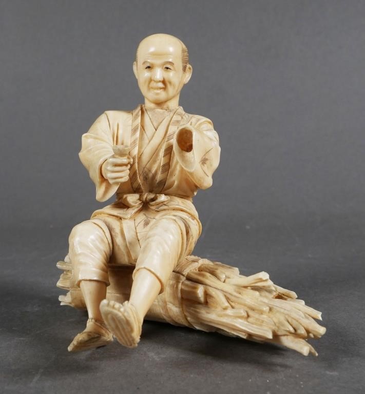 ANTIQUE JAPANESE IVORY CARVINGOld ivory