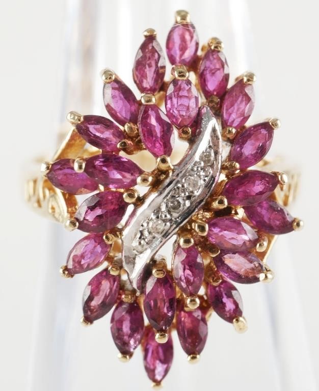 VINTAGE 14K RUBY AND DIAMOND RINGRing