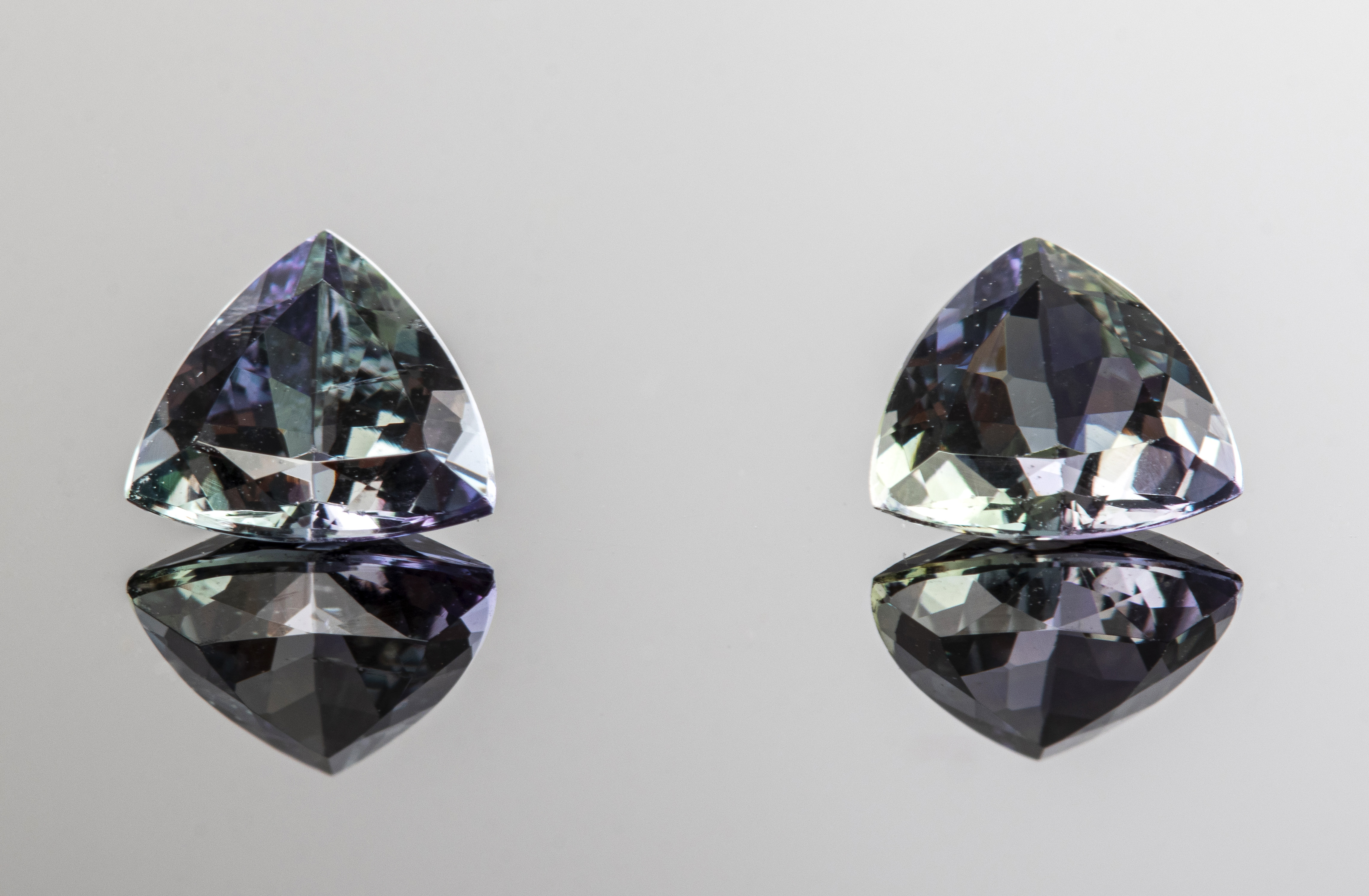 2.10 CTTW. LOOSE TRILLION-CUT TANZANITE