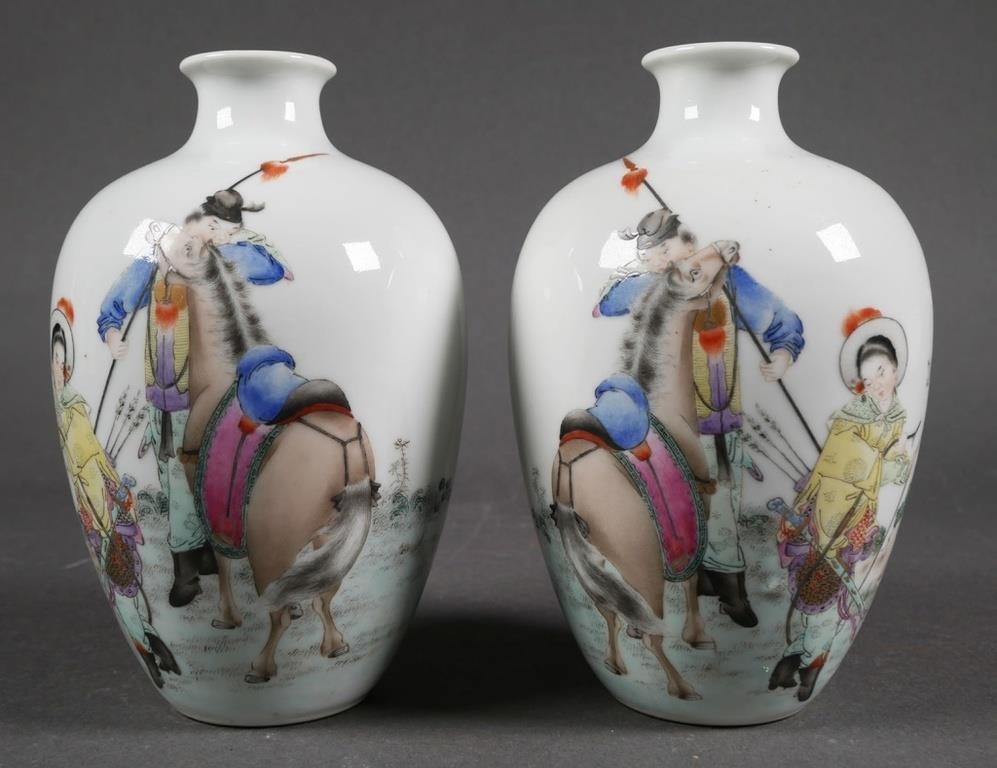 PAIR OF CHINESE PORCELAIN VASESPair