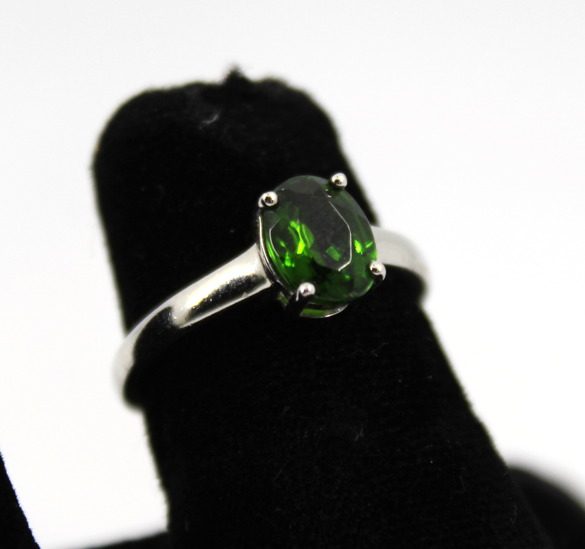 STERLING SILVER OVAL PERIDOT RING 3640a3