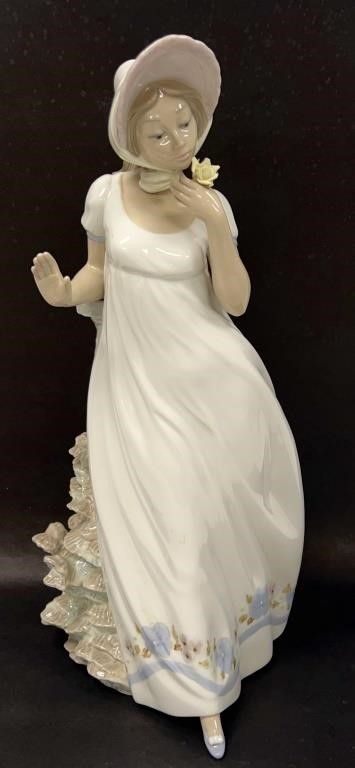 NAO BY LLADRO WOMAN WITH FLOWER 3640df