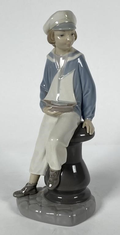 RETIRED LLADRO 4810 BOY WITH YACHTRetired 36417a