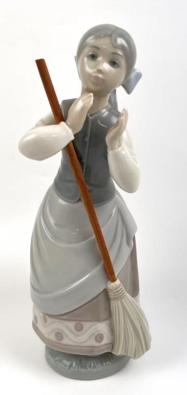 LLADRO 5025 GIRL WITH BROOM PORCELAIN 3641e5